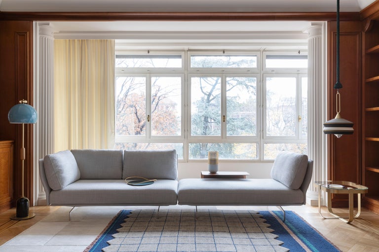 https://a.1stdibscdn.com/avant-apres-medium-sofa-in-vip-a3-upholstery-with-metal-grey-by-sergio-bicego-for-sale-picture-15/22569652/f_265733921639715627571/SABA_AvantApr_s_6_BeppeBrancato_master.jpg?width=768