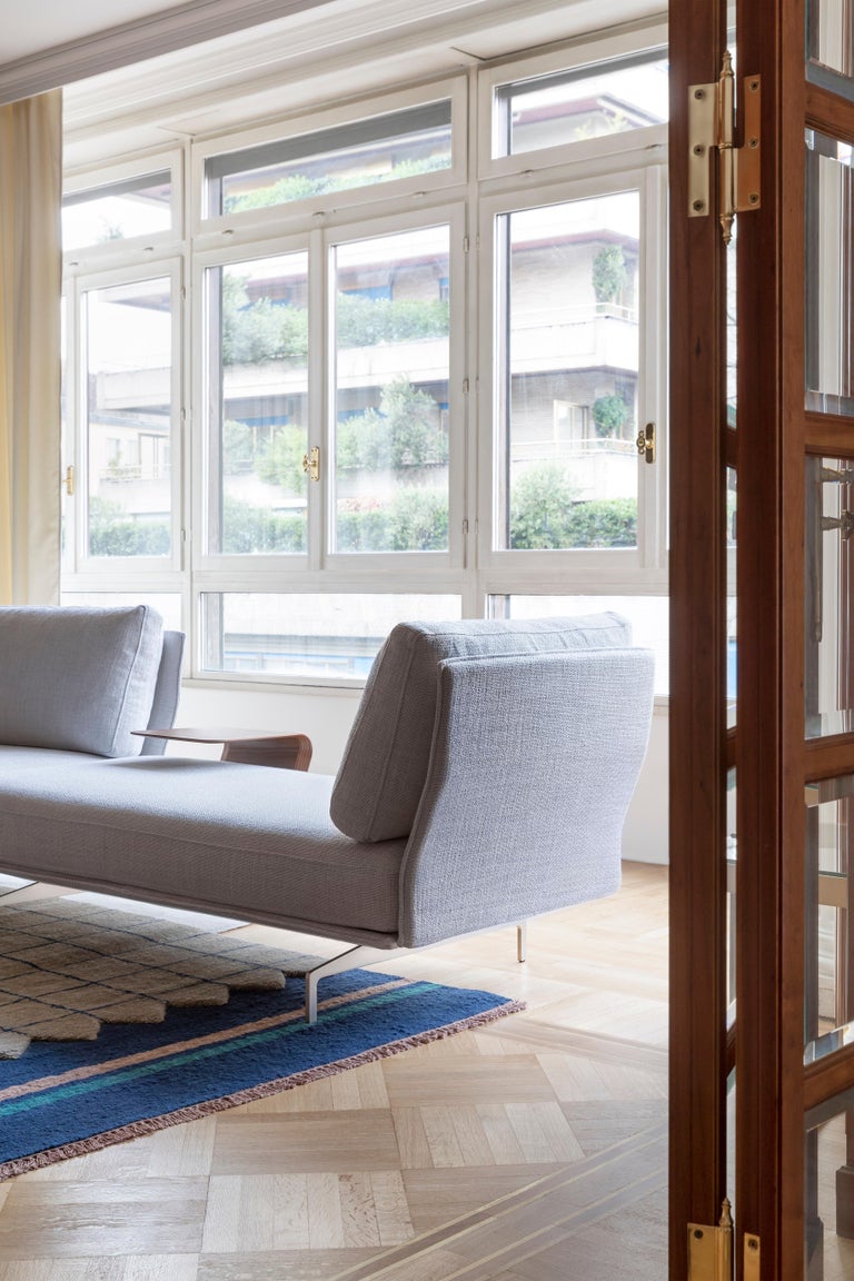 https://a.1stdibscdn.com/avant-apres-medium-sofa-in-vip-a3-upholstery-with-metal-grey-by-sergio-bicego-for-sale-picture-16/22569652/f_265733921639715627907/SABA_AvantApr_s_7_BeppeBrancato_master.jpg?width=768