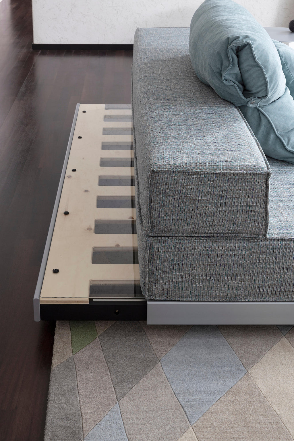https://a.1stdibscdn.com/bed-breakfast-sofa-bed-in-lario-light-grey-upholstery-by-giuseppe-vigano-for-sale-picture-8/22569652/f_265735221639716913493/SABA_BedandBreakfast_4_BeppeBrancato_master.jpg