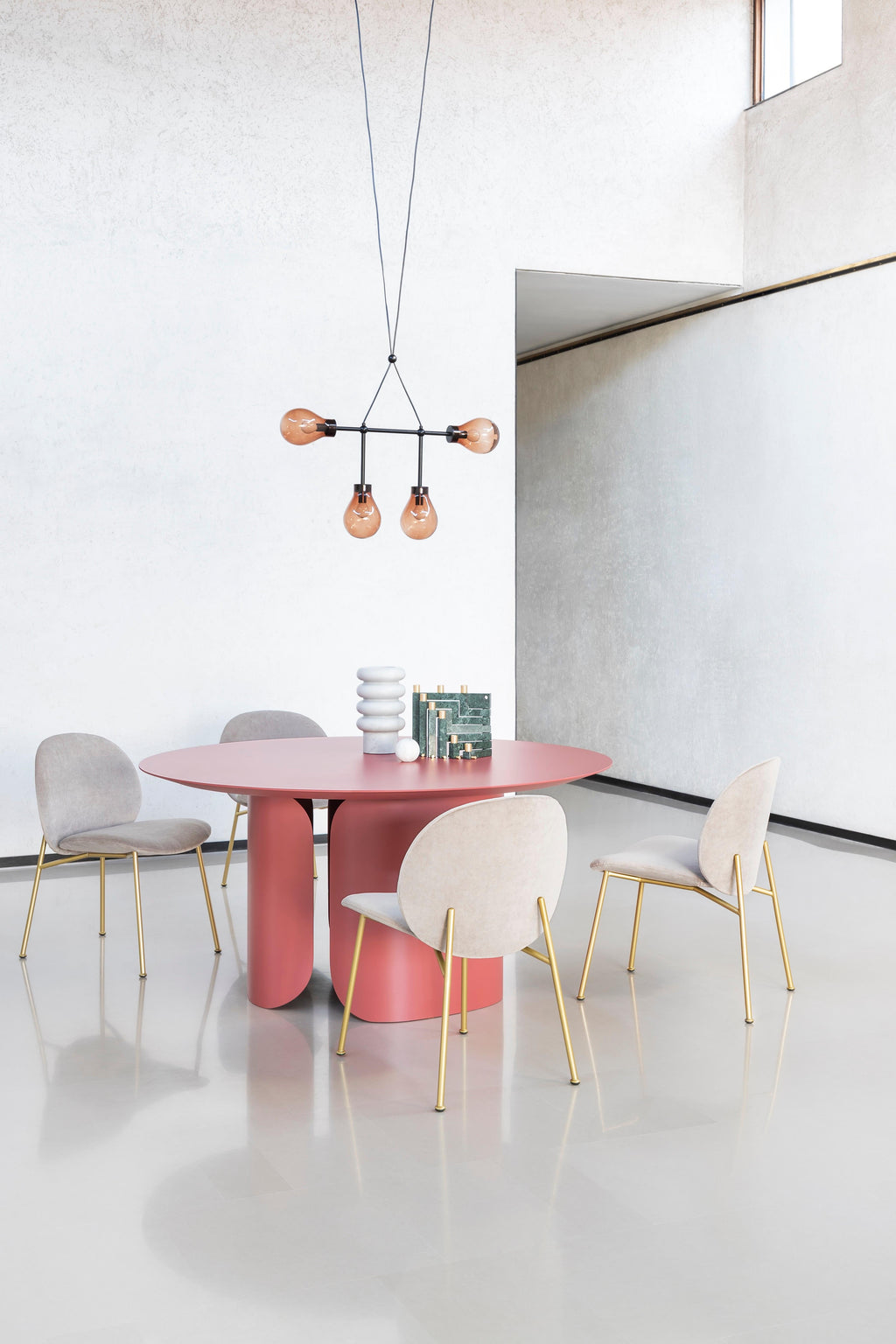 https://a.1stdibscdn.com/ola-chair-in-violet-19-beige-upholstery-with-satin-brass-legs-by-saba-for-sale-picture-6/22569652/f_265576121639647466014/SABA_OlaChair_1_BeppeBrancato_1__master.jpg