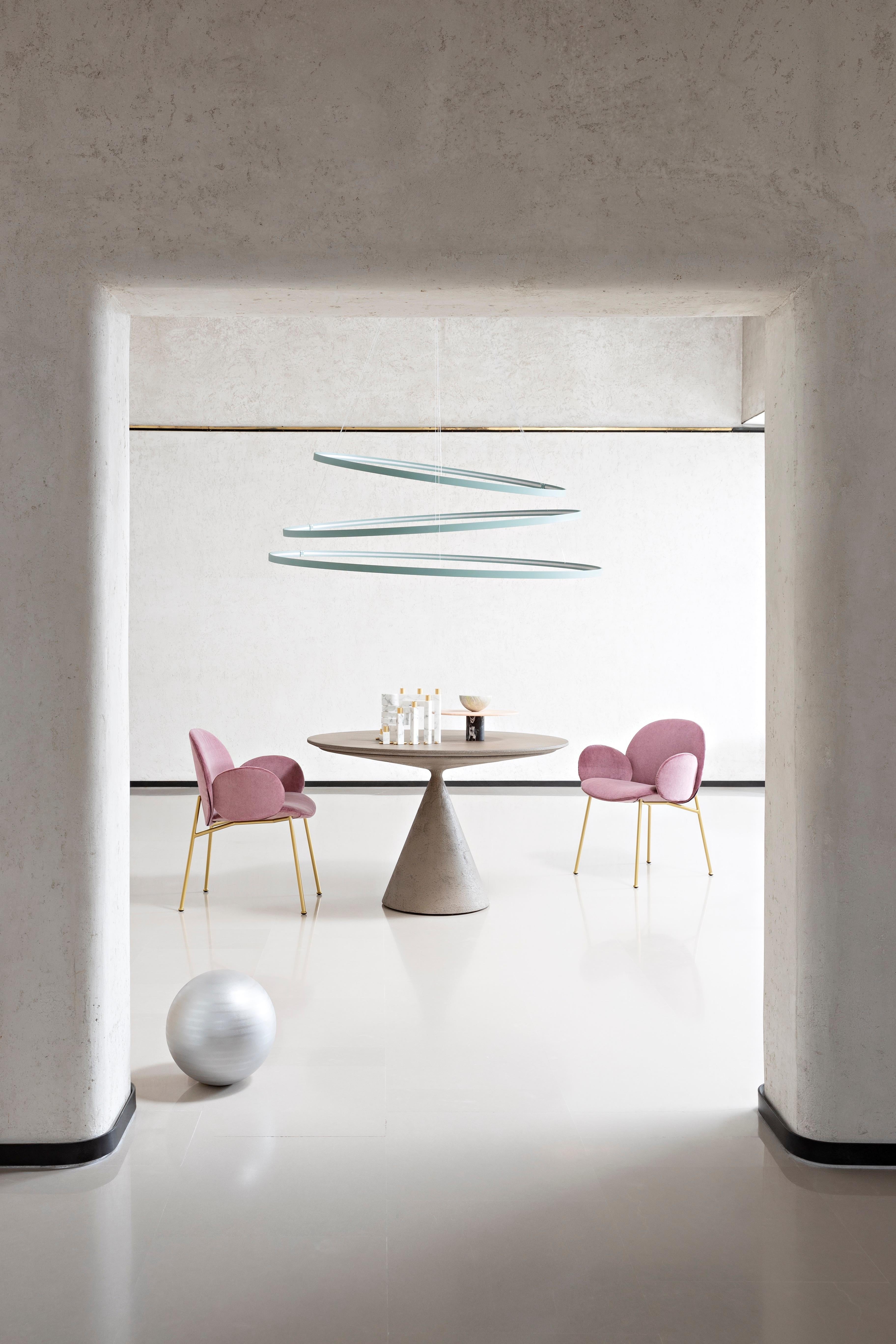 https://a.1stdibscdn.com/ola-chair-in-violet-19-beige-upholstery-with-satin-brass-legs-by-saba-for-sale-picture-4/22569652/f_265576121639647466060/SABA_OlaChair_3_BeppeBrancato_1__master.jpg