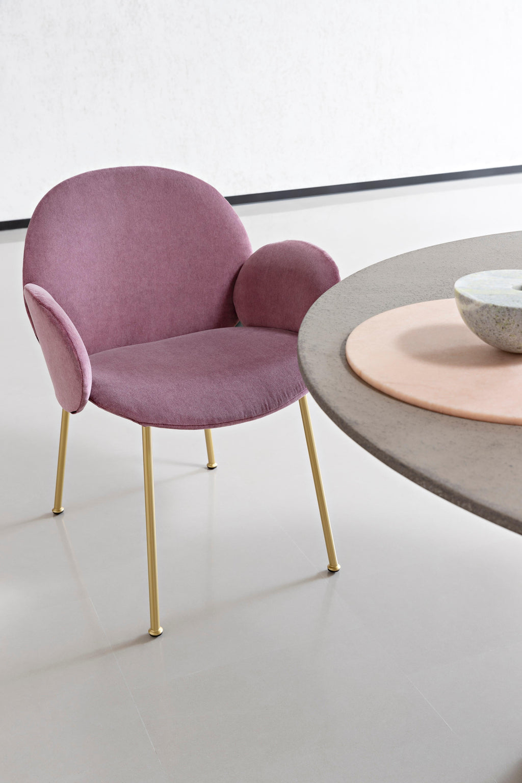 https://a.1stdibscdn.com/ola-chair-in-violet-19-beige-upholstery-with-satin-brass-legs-by-saba-for-sale-picture-3/22569652/f_265576121639647465629/SABA_OlaChair_4_BeppeBrancato_1__master.jpg