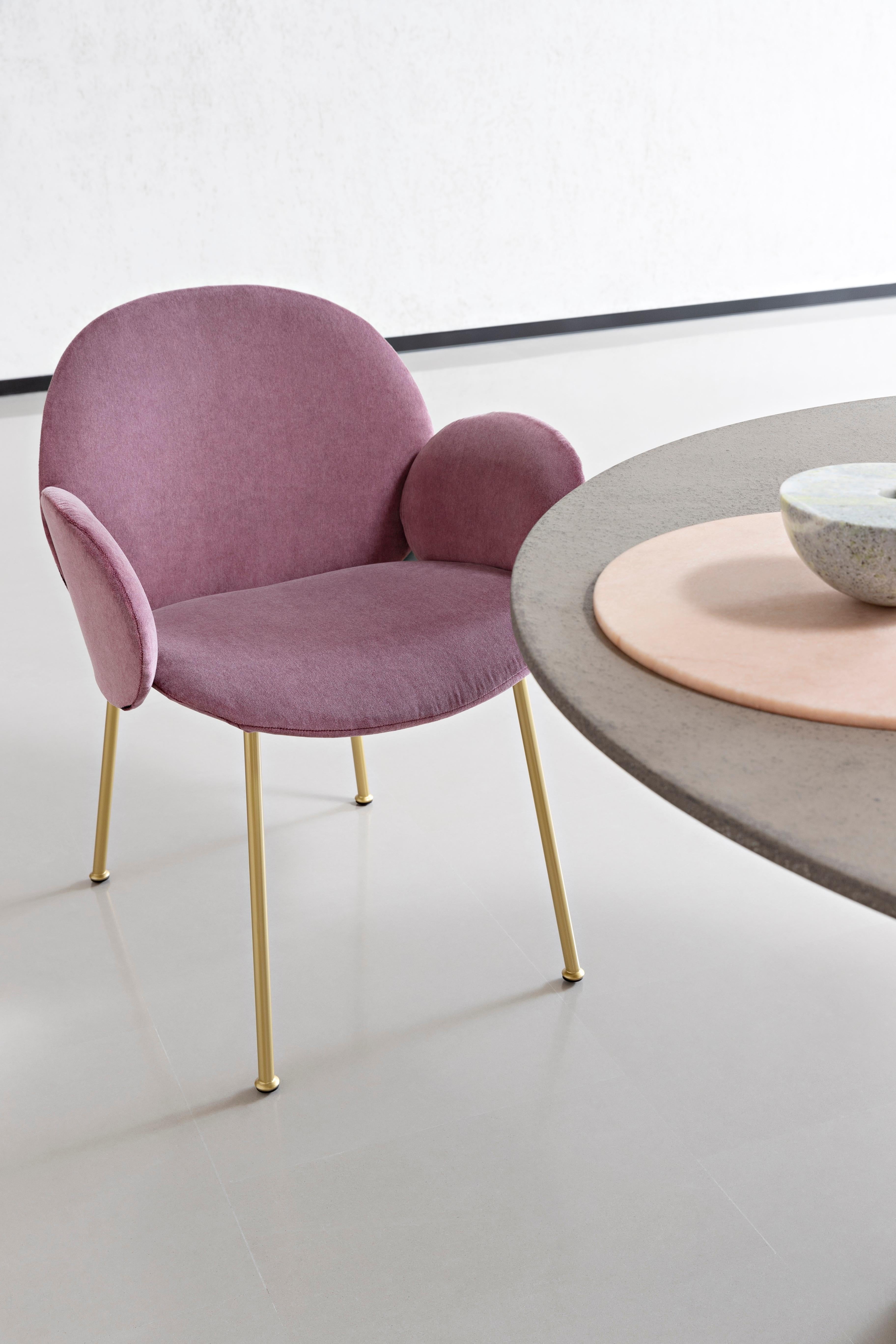 https://a.1stdibscdn.com/ola-chair-in-violet-19-beige-upholstery-with-satin-brass-legs-by-saba-for-sale-picture-3/22569652/f_265576121639647465629/SABA_OlaChair_4_BeppeBrancato_1__master.jpg