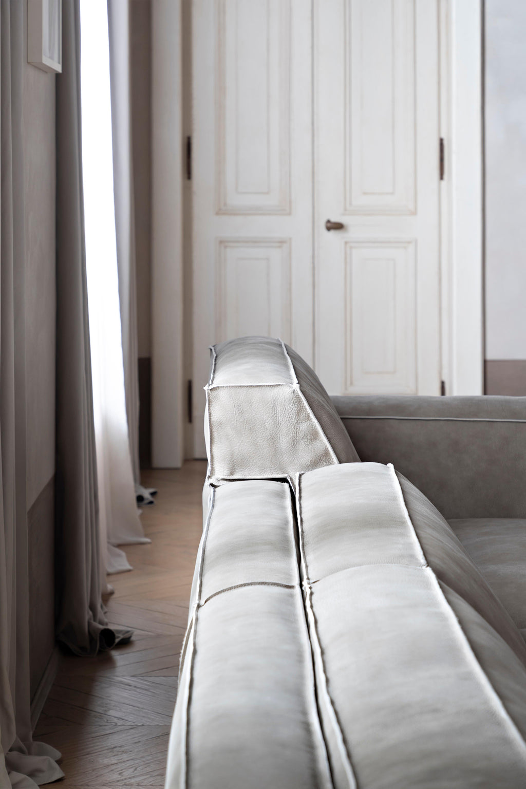 https://a.1stdibscdn.com/up-medium-modular-sofa-in-lusso-white-upholstery-by-giuseppe-vigano-for-sale-picture-8/22569652/f_265551021639633276011/SABA_Up_3_BeppeBrancato_3__master.jpg