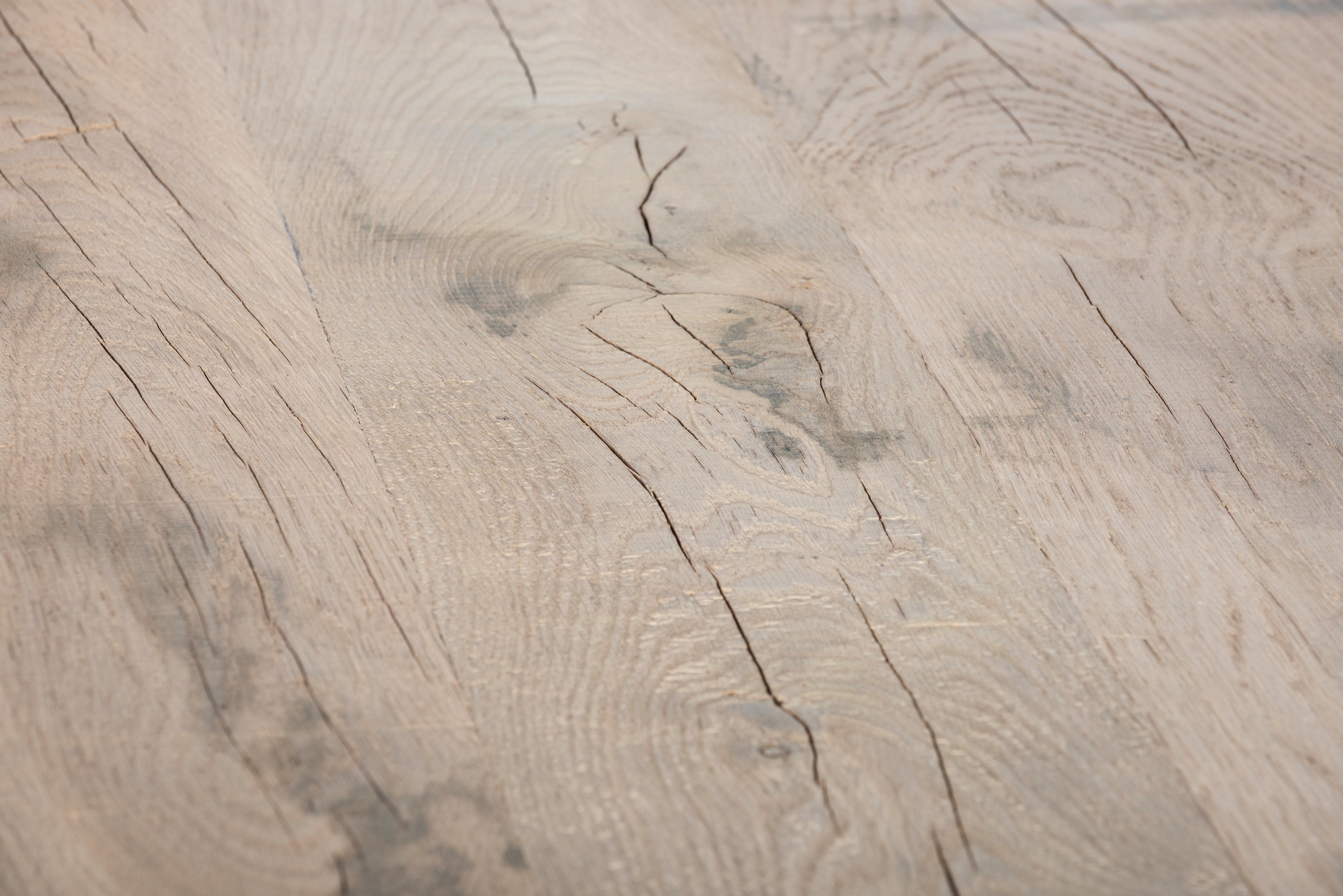 https://a.1stdibscdn.com/bespoke-solid-aged-french-natural-weatherd-oak-barrel-round-dining-table-for-sale-picture-4/f_94222/f_376221621702911259820/SDB_00002_28_master.JPG