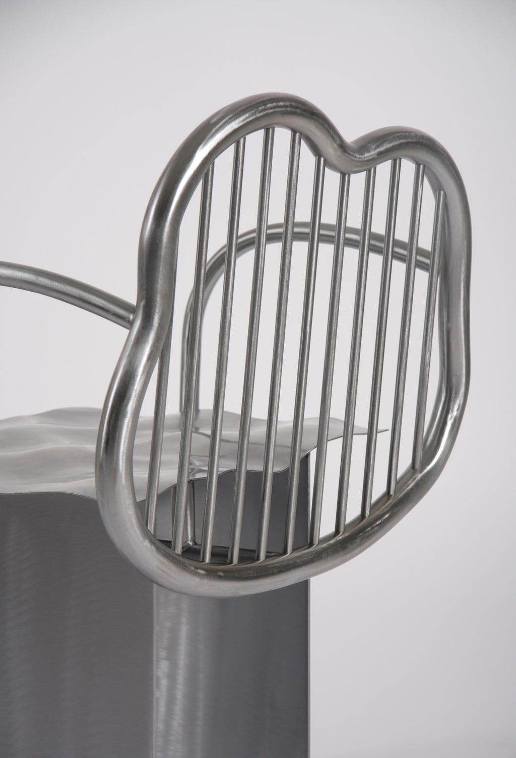 https://a.1stdibscdn.com/shiny-chair-in-stainless-steel-by-supaform-for-sale-picture-11/f_37993/f_182369321583591816361/SHINY_CHAIR_15_S_master.jpg