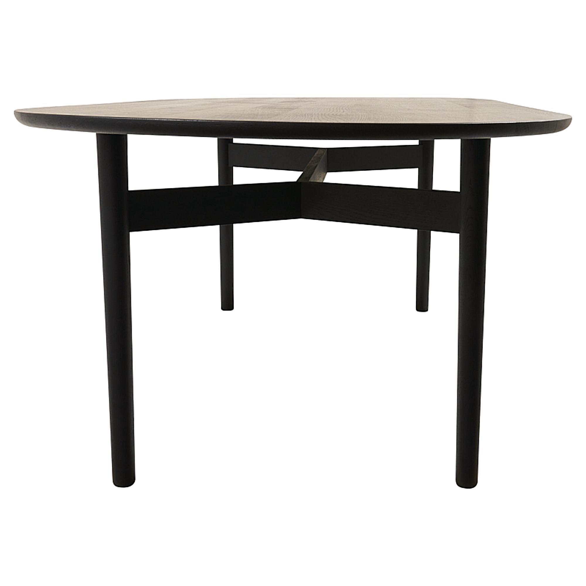 https://a.1stdibscdn.com/schumacher-editions-puffin-84-dining-table-in-soft-black-for-sale-picture-3/22569652/f_304461121663303662608/SIBCHT002_84_2_master.jpg