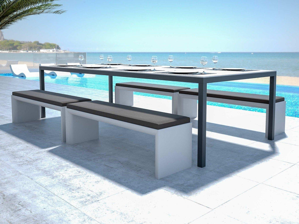 https://a.1stdibscdn.com/142-outdoor-dining-table-in-custom-lacquer-colors-for-sale-picture-3/f_27693/f_308283421665639802786/SIERRA_GANSK_465782_reld22c075a_master.jpg