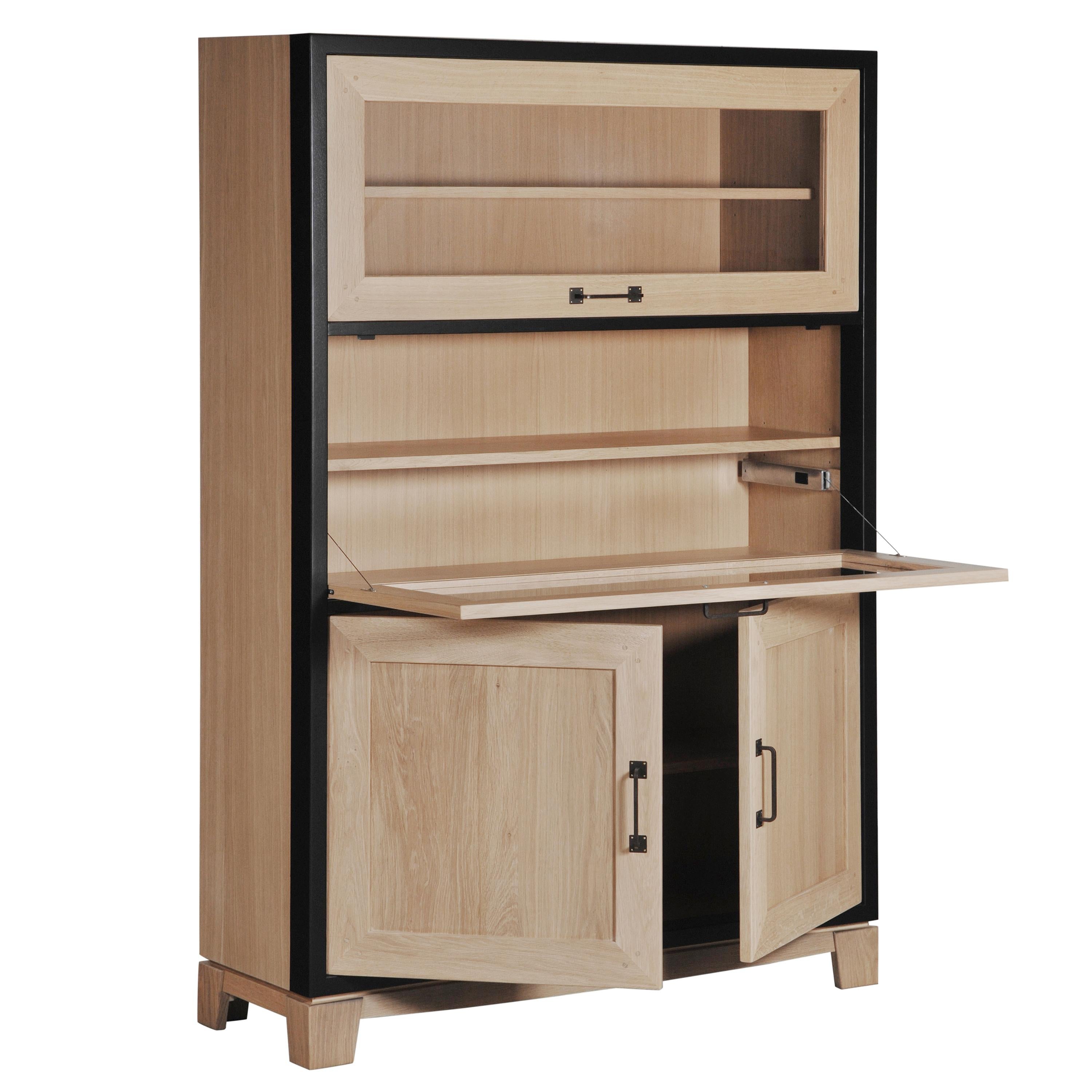 https://a.1stdibscdn.com/collectors-bookcase-in-french-oak-and-100-made-in-france-for-sale-picture-4/f_57342/1623829803988/SIE_1101CNBN_Biblioth_que_collectionneur_ch_ne_blanchi_et_laque_noire_biais_ouverte_3000x3000_master.jpg
