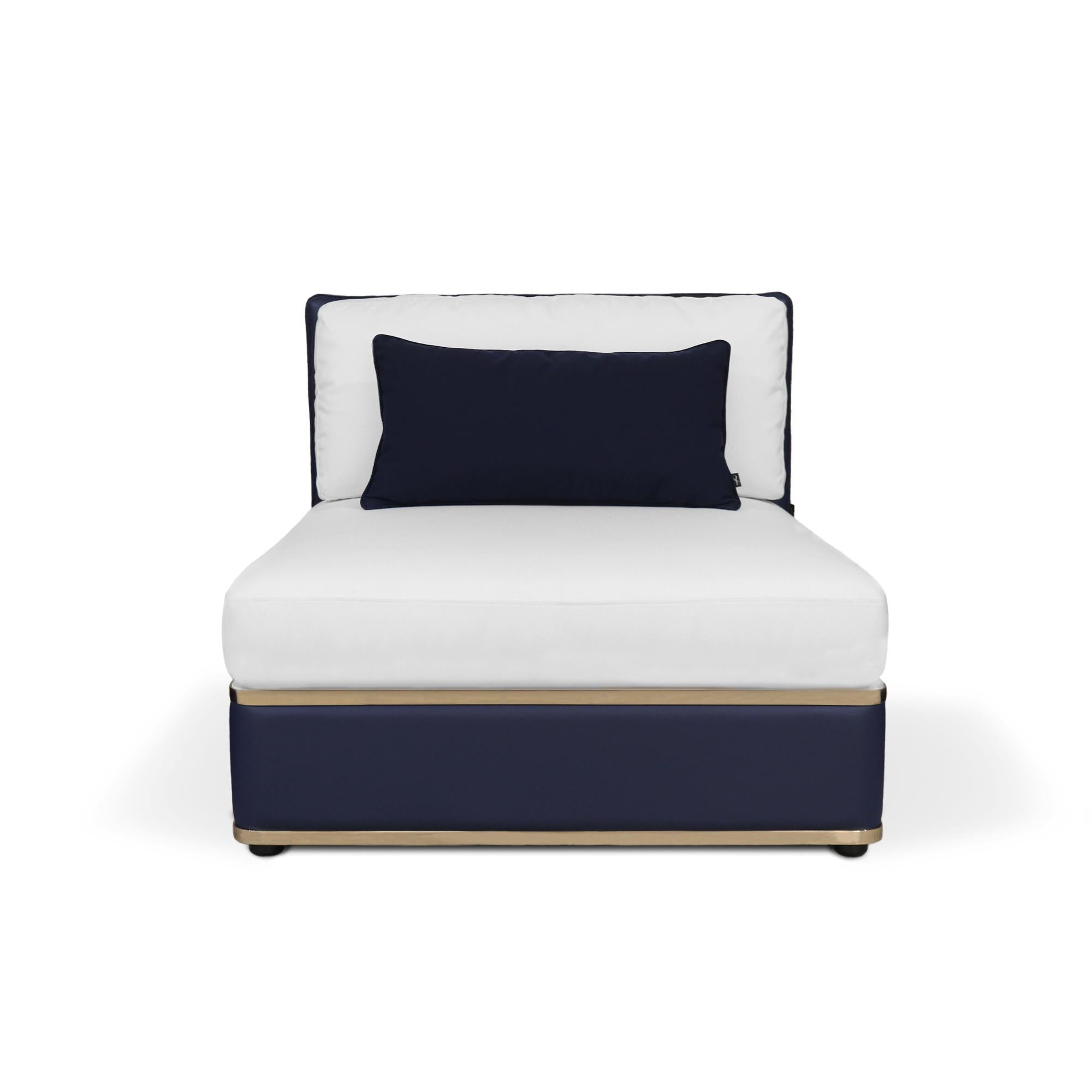 https://a.1stdibscdn.com/white-and-navy-blue-modular-outdoor-sofa-for-sale-picture-2/f_56702/f_425067921732790800455/SINGLE_FRONT_master.jpg