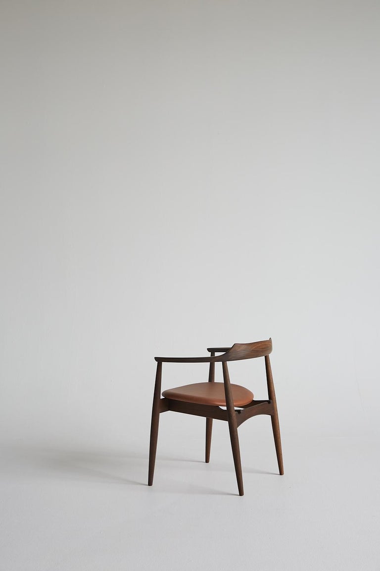 https://a.1stdibscdn.com/mid-century-modern-sj750-oval-chair-by-arne-wahl-iversen-new-edition-for-sale-picture-4/f_17192/f_434494721738589622702/SJ_STUDIE1256_master.jpg?width=768