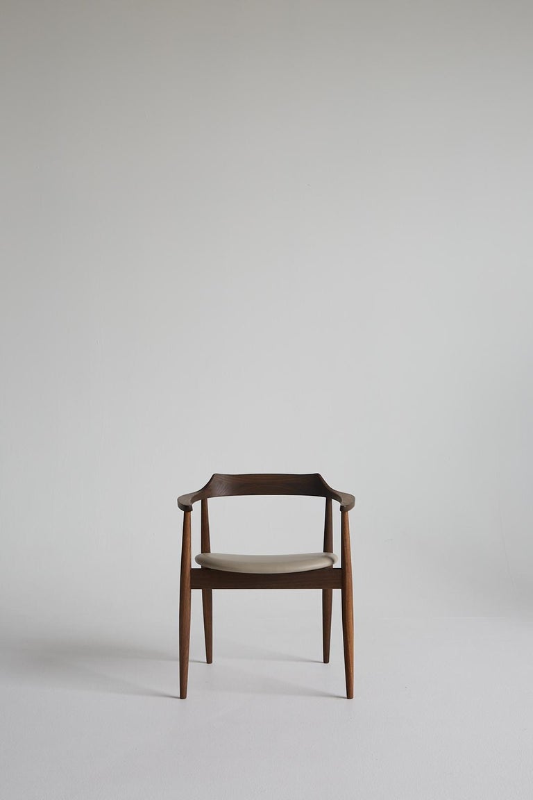 https://a.1stdibscdn.com/mid-century-modern-sj750-oval-chair-by-arne-wahl-iversen-new-edition-for-sale-picture-5/f_17192/f_434494721738589622673/SJ_STUDIE1266_master.jpg?width=768