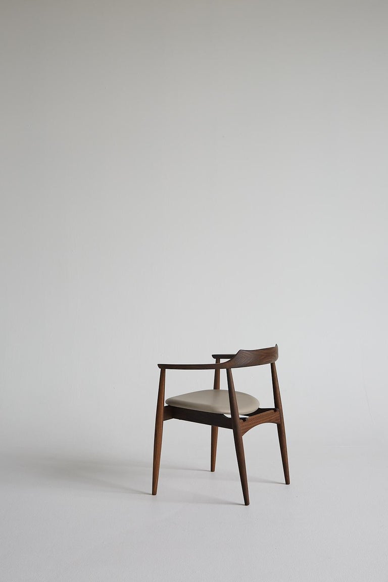 https://a.1stdibscdn.com/mid-century-modern-sj750-oval-chair-by-arne-wahl-iversen-new-edition-for-sale-picture-8/f_17192/f_434494721738589626155/SJ_STUDIE1272_master.jpg?width=768