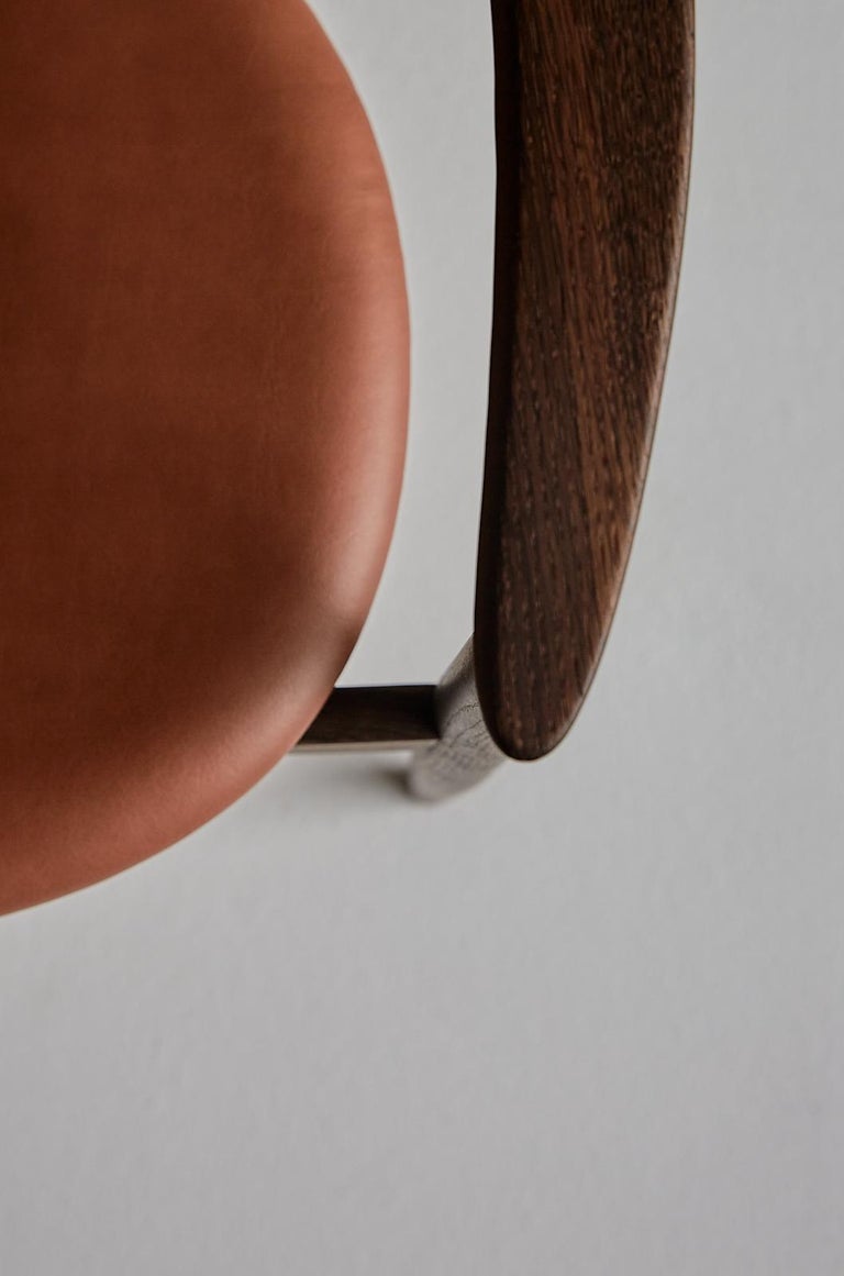 https://a.1stdibscdn.com/mid-century-modern-sj750-oval-chair-by-arne-wahl-iversen-new-edition-for-sale-picture-10/f_17192/f_434494721738589626228/SJ_STUDIE1366_master.jpg?width=768
