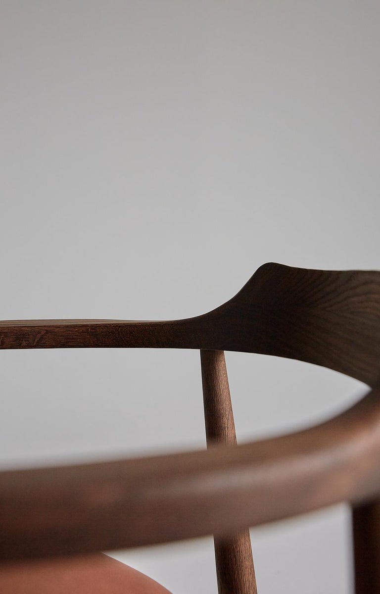 https://a.1stdibscdn.com/mid-century-modern-sj750-oval-chair-by-arne-wahl-iversen-new-edition-for-sale-picture-12/f_17192/f_434494721738589626238/SJ_STUDIE1369_master.jpg?width=768