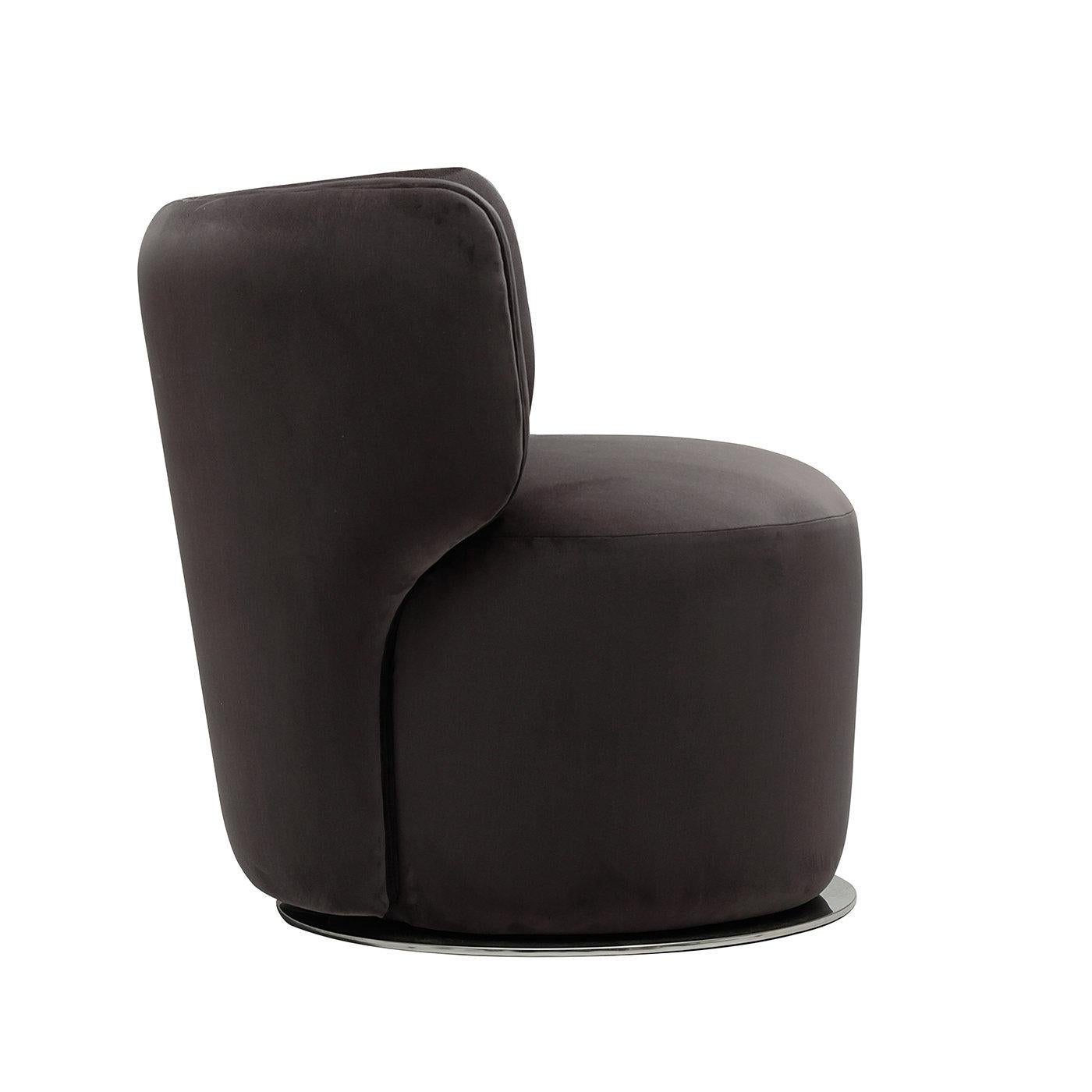 https://a.1stdibscdn.com/sierra-black-swivel-armchair-by-sm-living-couture-for-sale-picture-2/f_17062/f_400402121717603783551/SMDVBA_057_A20191018_7_1prkz2a_master.jpg