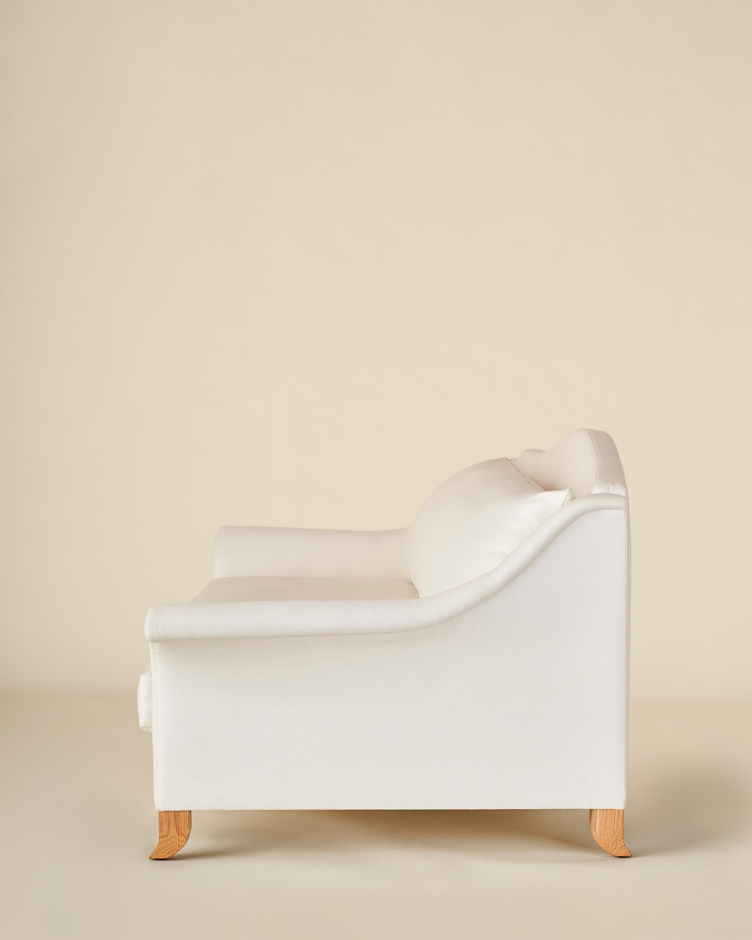 https://a.1stdibscdn.com/mulberry-sofa-for-sale-picture-3/f_91342/f_358008721692640348764/SOFA_01_0023_master.jpg