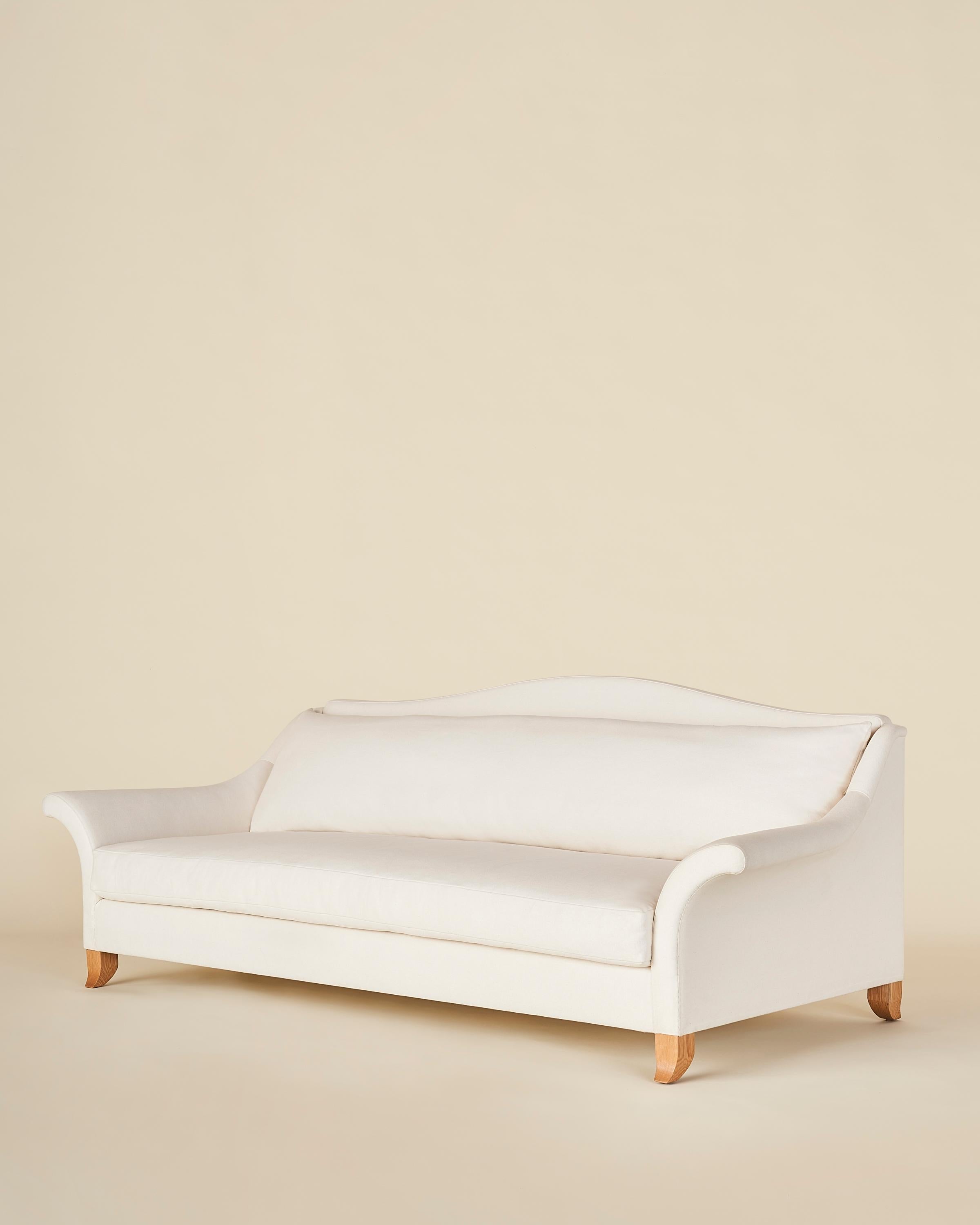 https://a.1stdibscdn.com/mulberry-sofa-for-sale-picture-2/f_91342/f_358008721692640340844/SOFA_01_0024_master.jpg