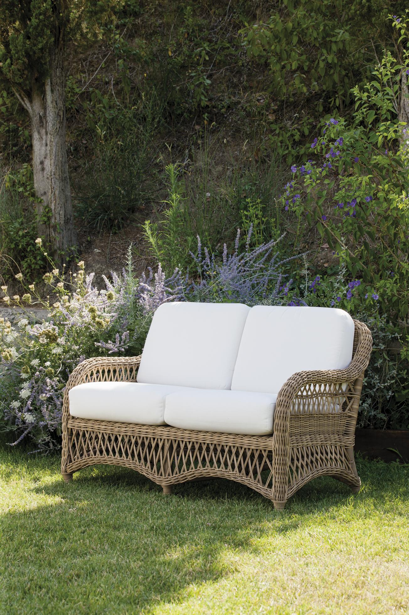 https://a.1stdibscdn.com/unopiu-olimpia-coffee-table-outdoor-collection-for-sale-picture-2/f_16392/f_356393721691624590478/SOFA_2__master.jpg