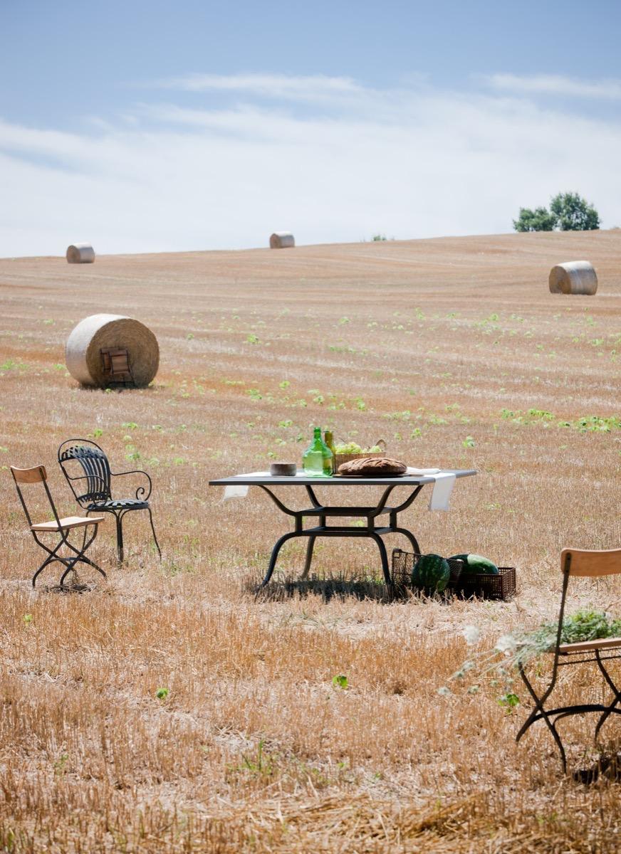 https://a.1stdibscdn.com/unopiu-toscana-table-outdoor-collection-for-sale-picture-6/f_16392/f_356501021691687099066/SQUARE_TABLE_CHAIR_master.jpg