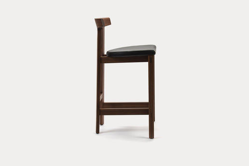 https://a.1stdibscdn.com/barstool-with-leather-seat-and-walnut-frame-for-sale-picture-2/f_33091/f_118103011534865173739/SR_ProductShoot_20170918_015_master.jpg