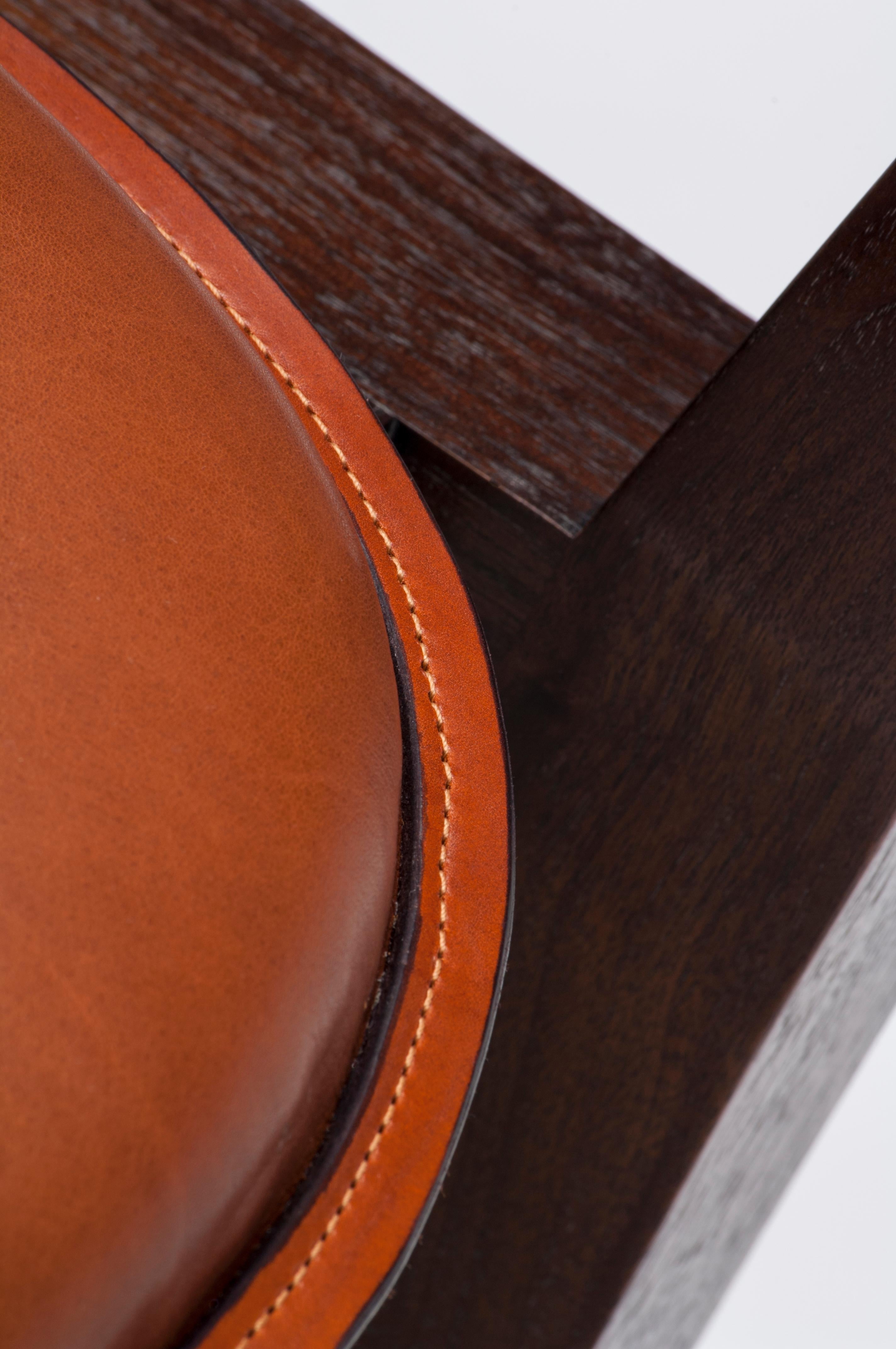 https://a.1stdibscdn.com/contemporary-constructor-armchair-in-tan-saddle-leather-and-solid-walnut-for-sale-picture-6/f_27813/f_136741511550147551166/SS182_master.jpg