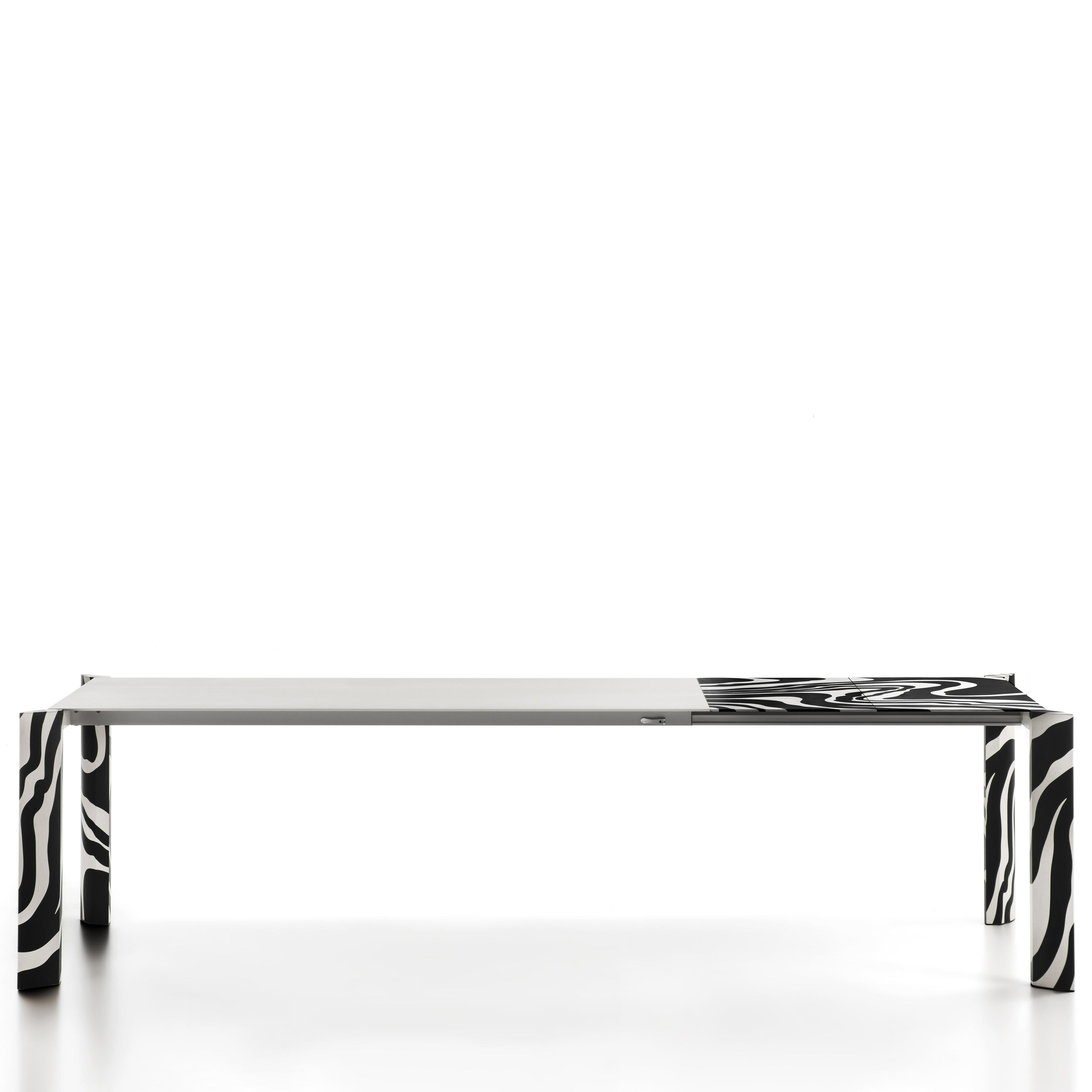 https://a.1stdibscdn.com/minimalist-laab-metaverso-table-aluminium-extendable-long-black-white-for-sale-picture-3/f_61272/f_269387121668778828851/SWNGMX011021_001_82daa195_67bc_4a4f_90ce_7ec2eb3d4ab7_master.jpg