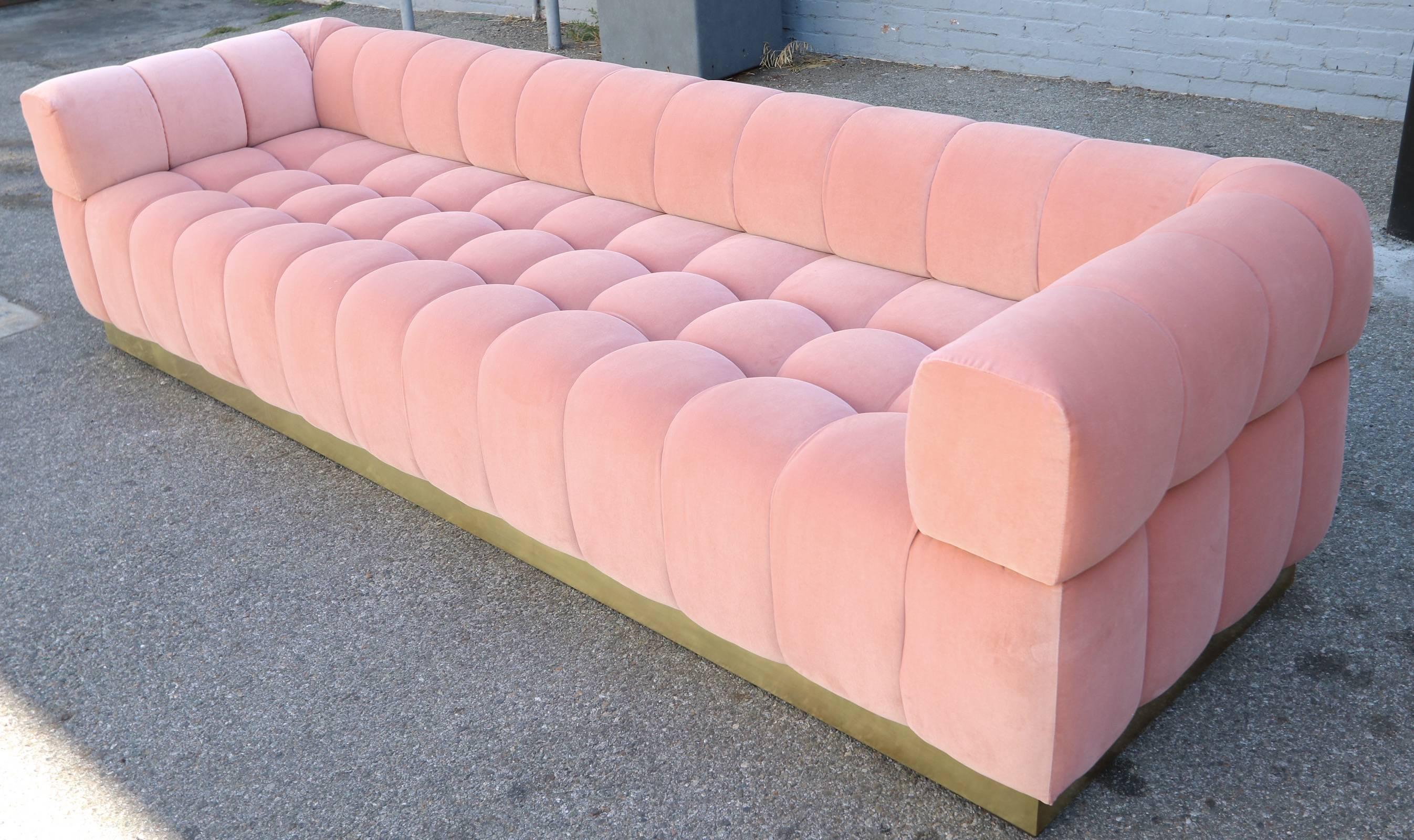 https://a.1stdibscdn.com/custom-tufted-pink-velvet-sofa-with-brass-base-by-adesso-imports-for-sale-picture-8/1697896/f_326675121675870621024/S_423_8_master.jpg