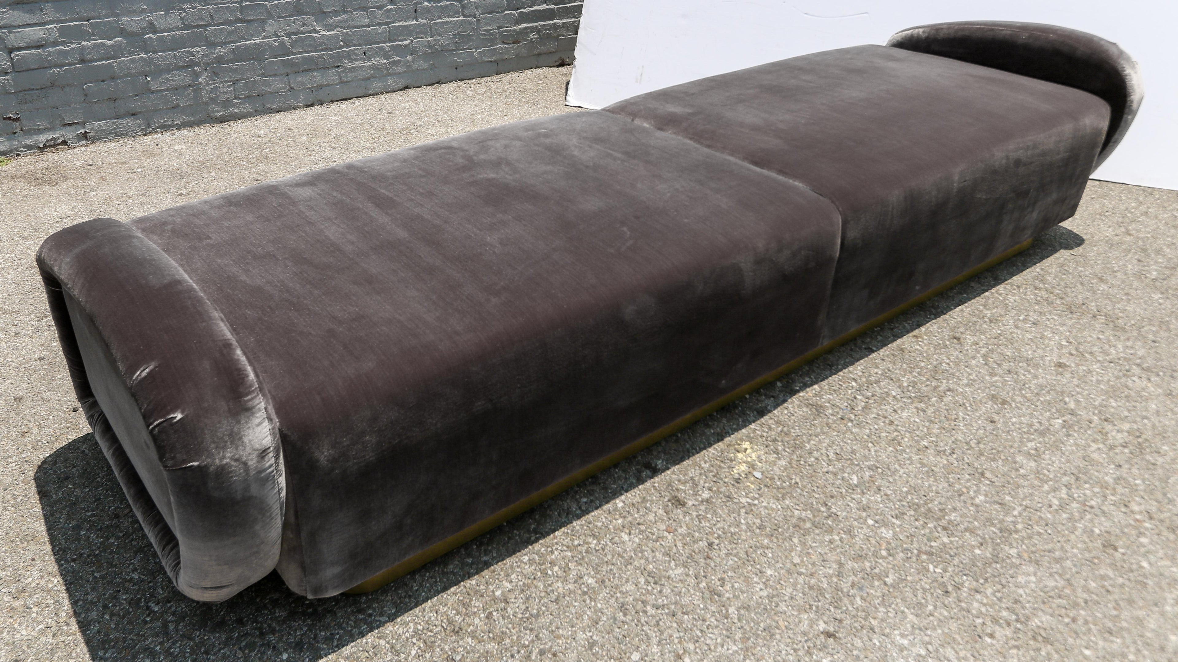 https://a.1stdibscdn.com/custom-1960s-italian-style-velvet-sofa-or-bench-with-brass-base-by-adesso-import-for-sale-picture-11/f_8175/f_463231321755549652511/S_467_10_master.jpg