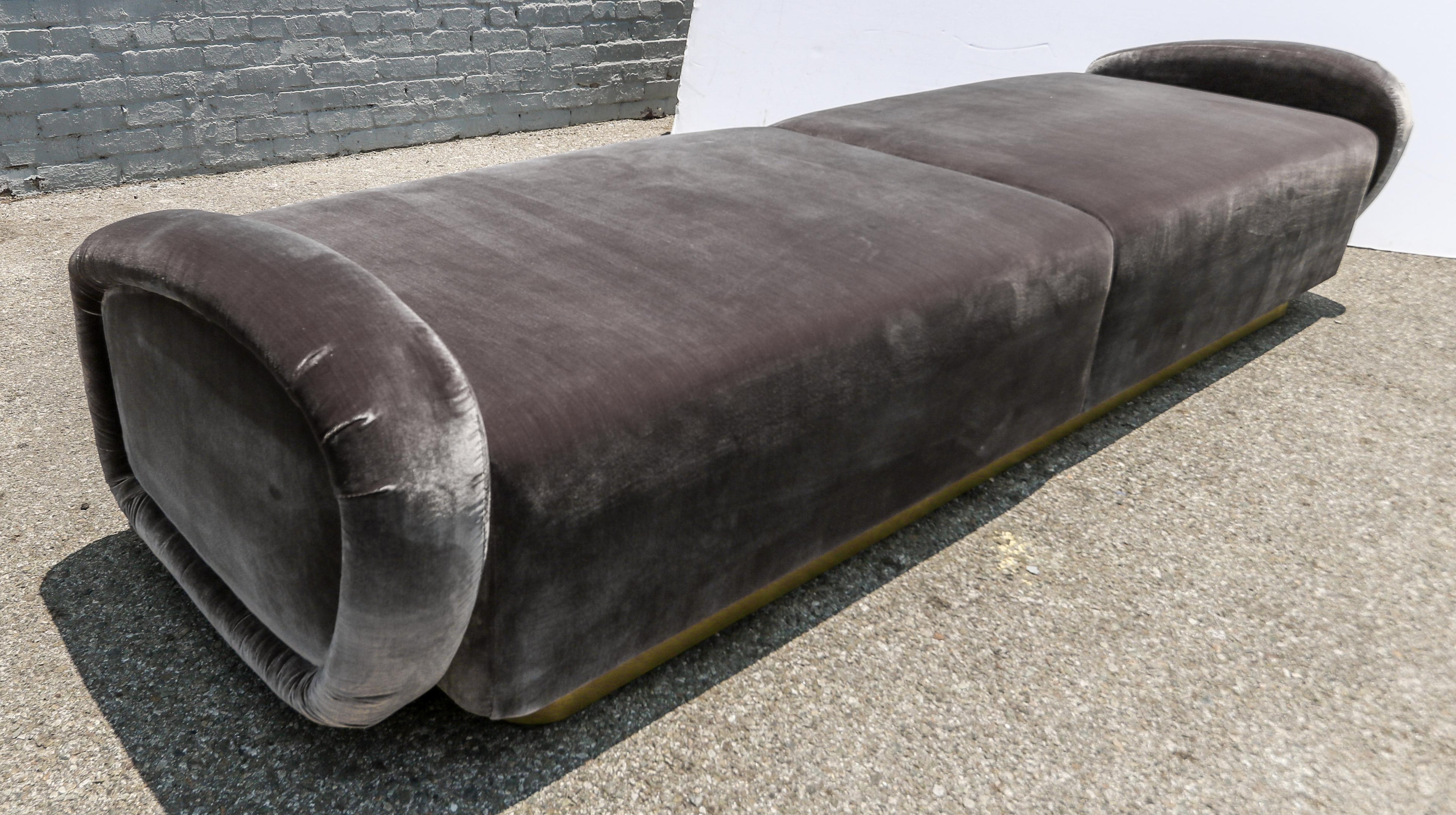 https://a.1stdibscdn.com/custom-1960s-italian-style-velvet-sofa-or-bench-with-brass-base-by-adesso-import-for-sale-picture-12/f_8175/f_463231321755549653447/S_467_11_master.jpg