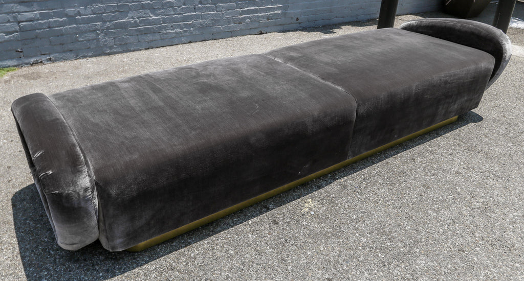 https://a.1stdibscdn.com/custom-1960s-italian-style-velvet-sofa-or-bench-with-brass-base-by-adesso-import-for-sale-picture-3/f_8175/f_463231321755549643920/S_467_2_master.jpg