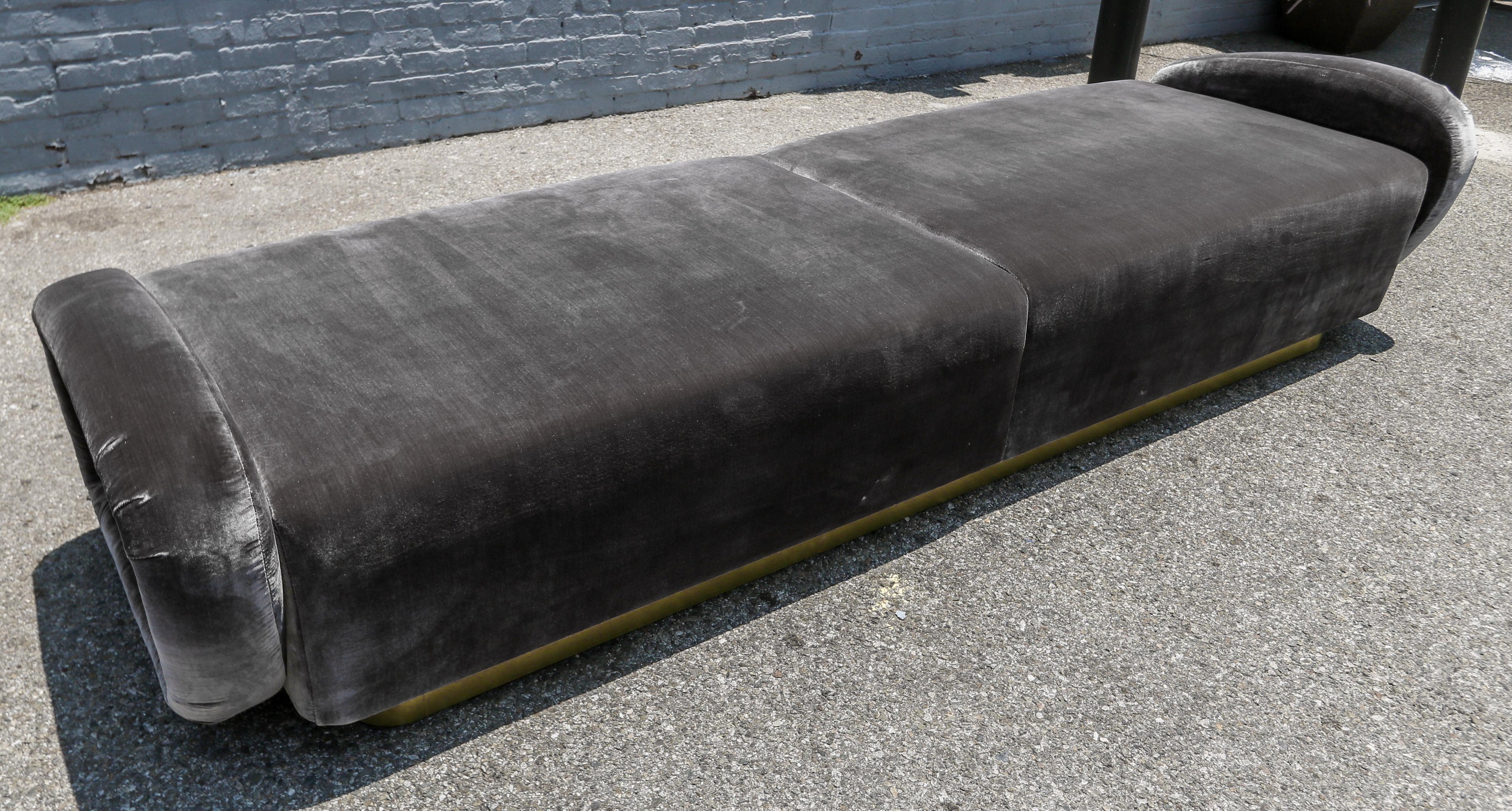 https://a.1stdibscdn.com/custom-1960s-italian-style-velvet-sofa-or-bench-with-brass-base-by-adesso-import-for-sale-picture-3/f_8175/f_463231321755549643920/S_467_2_master.jpg