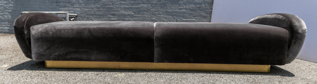 https://a.1stdibscdn.com/custom-1960s-italian-style-velvet-sofa-or-bench-with-brass-base-by-adesso-import-for-sale-picture-7/f_8175/f_463231321755549648210/S_467_6_master.jpg
