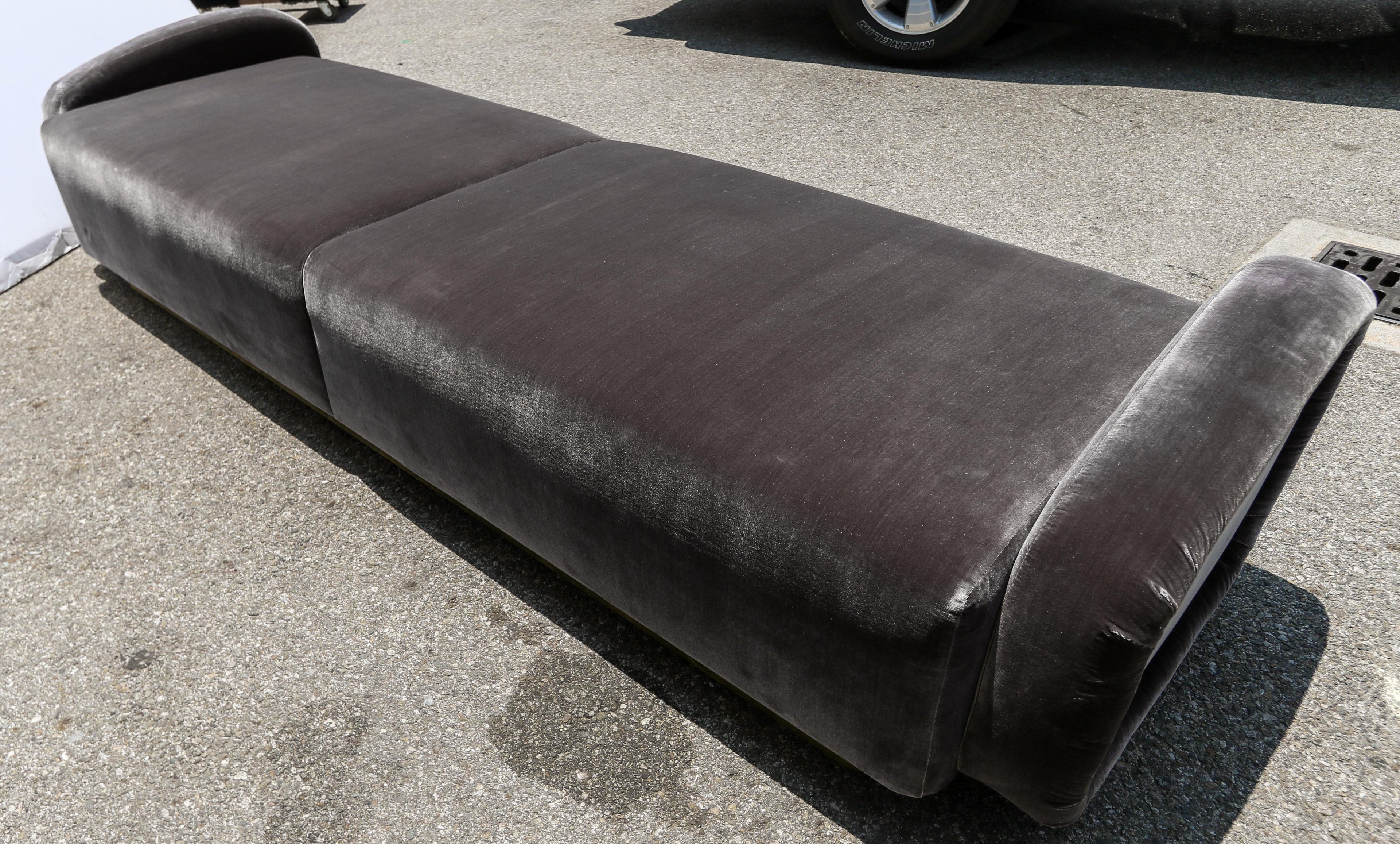 https://a.1stdibscdn.com/custom-1960s-italian-style-velvet-sofa-or-bench-with-brass-base-by-adesso-import-for-sale-picture-8/f_8175/f_463231321755549649215/S_467_7_master.jpg