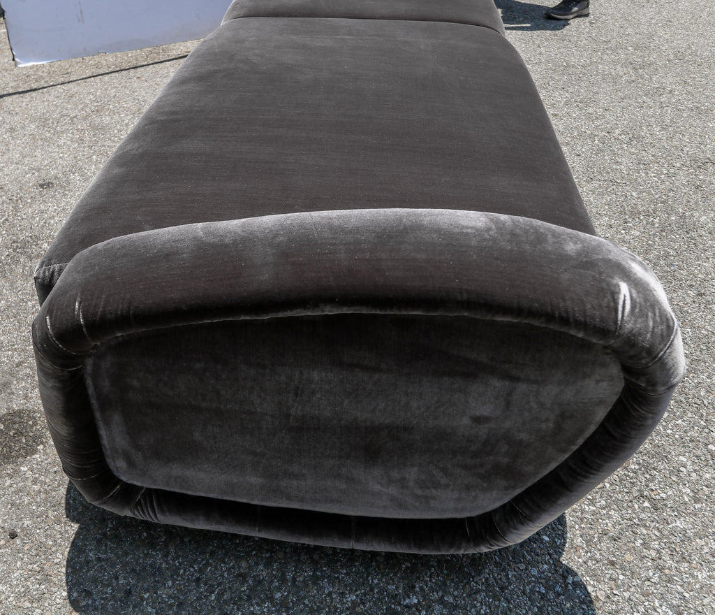 https://a.1stdibscdn.com/custom-1960s-italian-style-velvet-sofa-or-bench-with-brass-base-by-adesso-import-for-sale-picture-9/f_8175/f_463231321755549650172/S_467_8_master.jpg