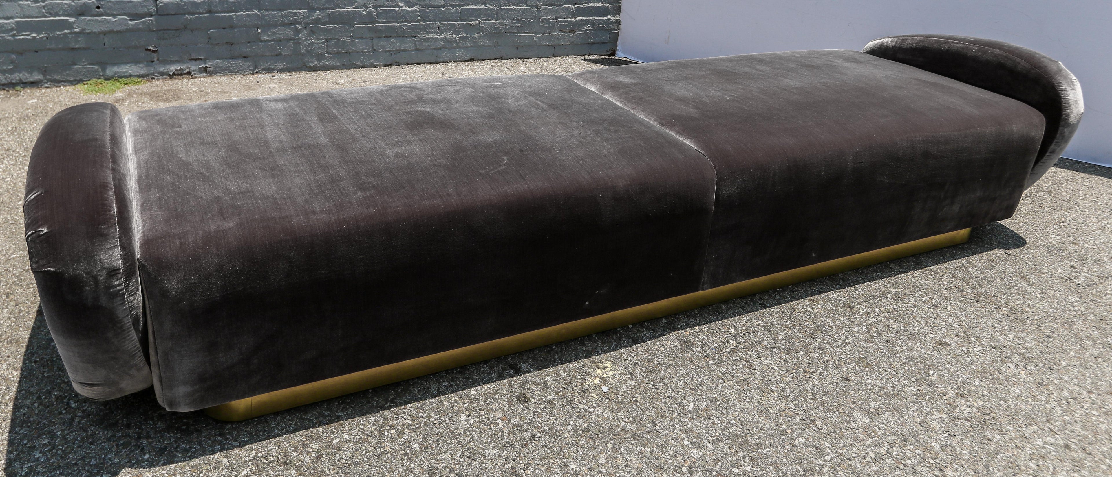 https://a.1stdibscdn.com/custom-1960s-italian-style-velvet-sofa-or-bench-with-brass-base-by-adesso-import-for-sale-picture-10/f_8175/f_463231321755549651206/S_467_9_master.jpg