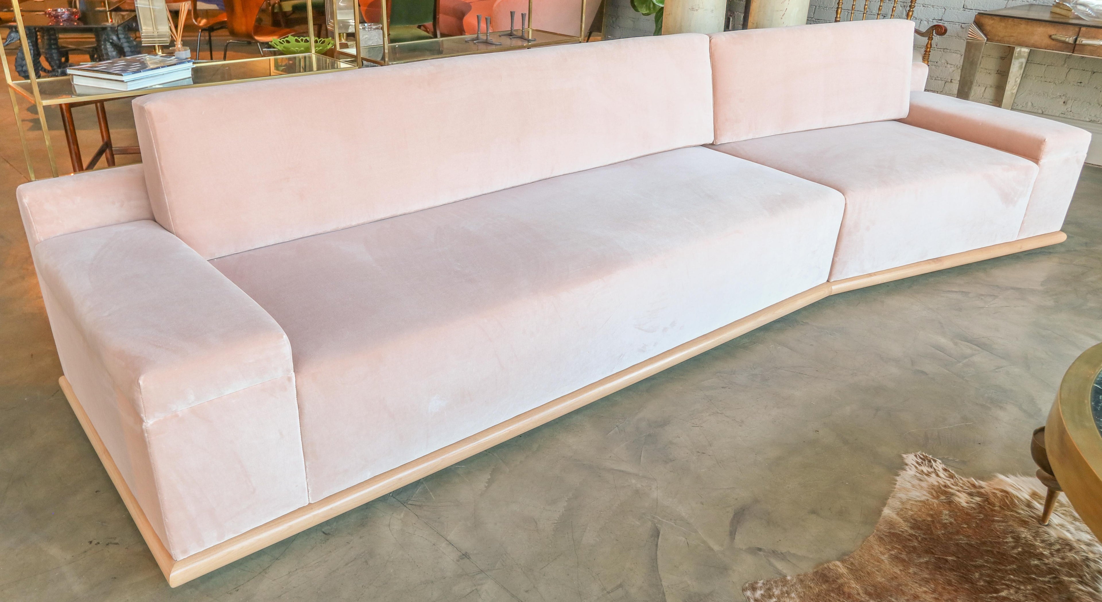 https://a.1stdibscdn.com/custom-blush-pink-velvet-sectional-sofa-with-maple-wood-base-by-adesso-imports-for-sale-picture-2/f_8175/f_214016121605213930855/S_470_2_master.jpg