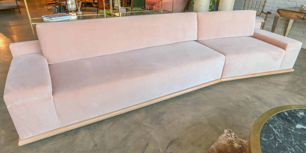https://a.1stdibscdn.com/custom-blush-pink-velvet-sectional-sofa-with-maple-wood-base-by-adesso-imports-for-sale-picture-4/f_8175/f_214016121605213941036/S_470_4_master.jpg