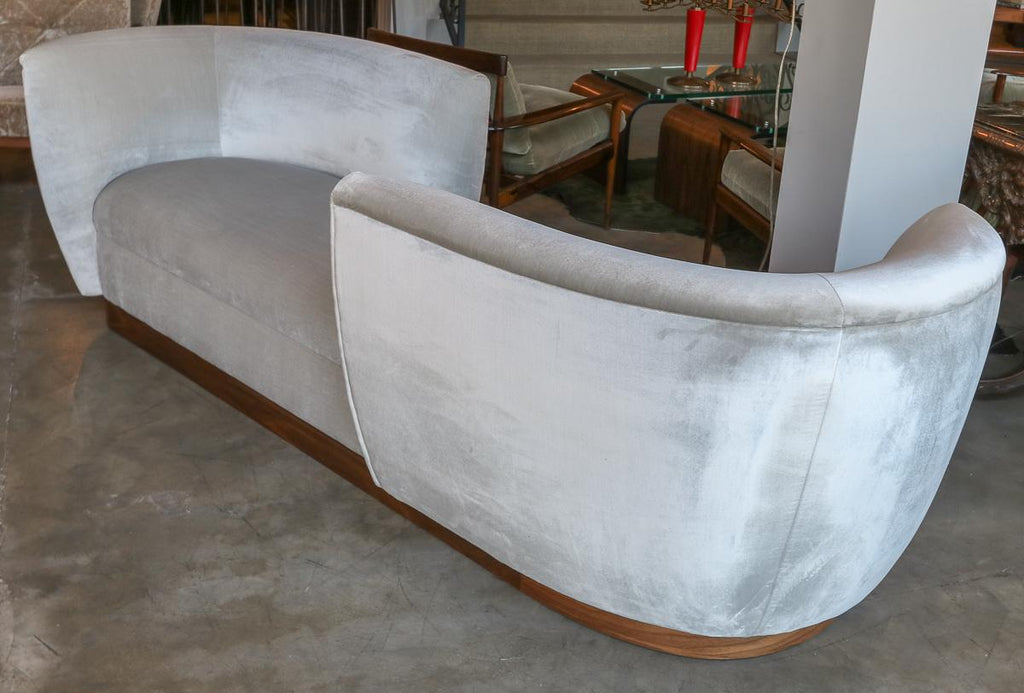 https://a.1stdibscdn.com/custom-tete-a-tete-sofa-bench-in-grey-velvet-with-walnut-base-by-adesso-imports-for-sale-picture-2/f_8175/f_220375221610069601963/S_473_2_master.jpg