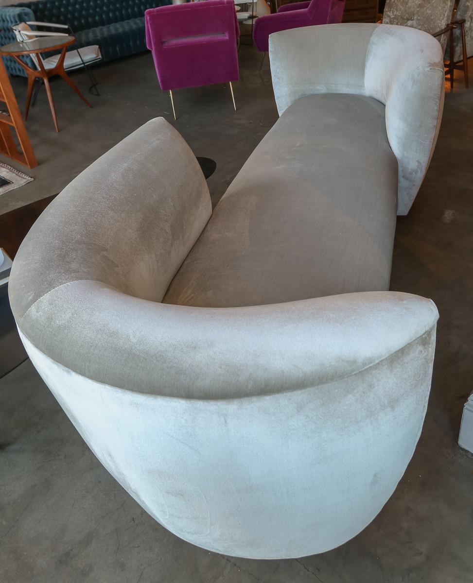 https://a.1stdibscdn.com/custom-tete-a-tete-sofa-bench-in-grey-velvet-with-walnut-base-by-adesso-imports-for-sale-picture-3/f_8175/f_220375221610069602782/S_473_4_master.jpg