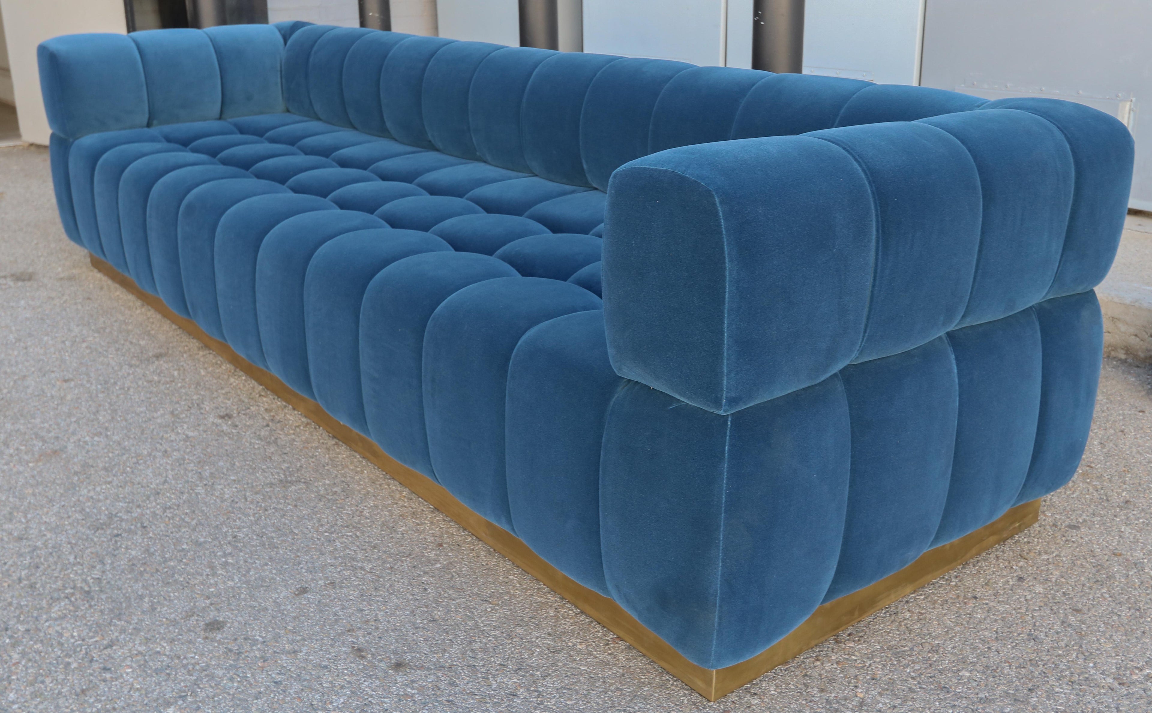 https://a.1stdibscdn.com/custom-tufted-blue-velvet-sofa-with-brass-base-by-adesso-imports-for-sale-picture-8/f_8175/f_231056521616713404146/S_476_4_master.jpg