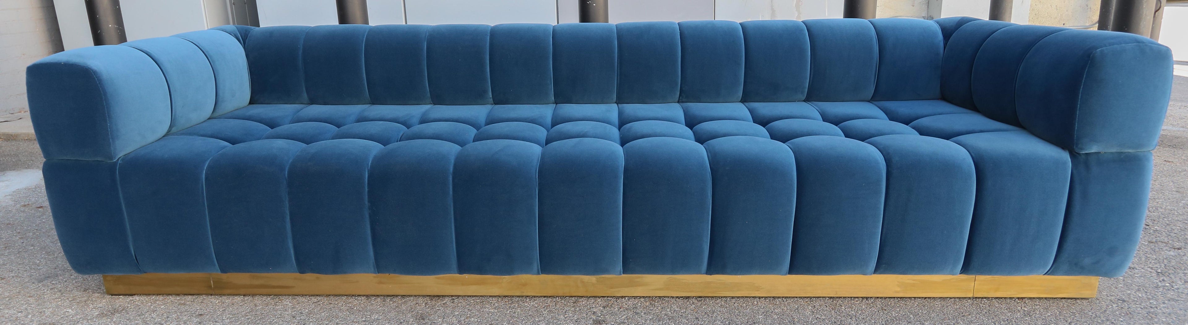 https://a.1stdibscdn.com/custom-tufted-blue-velvet-sofa-with-brass-base-by-adesso-imports-for-sale-picture-9/f_8175/f_231056521616713408205/S_476_6_master.jpg