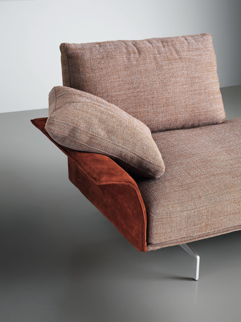 https://a.1stdibscdn.com/avant-apres-medium-sofa-in-vip-a8-upholstery-with-metal-grey-by-sergio-bicego-for-sale-picture-6/22569652/f_265734521639715946128/Saba_Avant_Apres_4_master.jpg