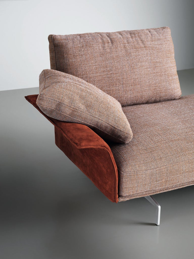 https://a.1stdibscdn.com/avant-apres-medium-sofa-in-vip-a3-upholstery-with-metal-grey-by-sergio-bicego-for-sale-picture-6/22569652/f_265733921639715624678/Saba_Avant_Apres_4_master.jpg?width=768