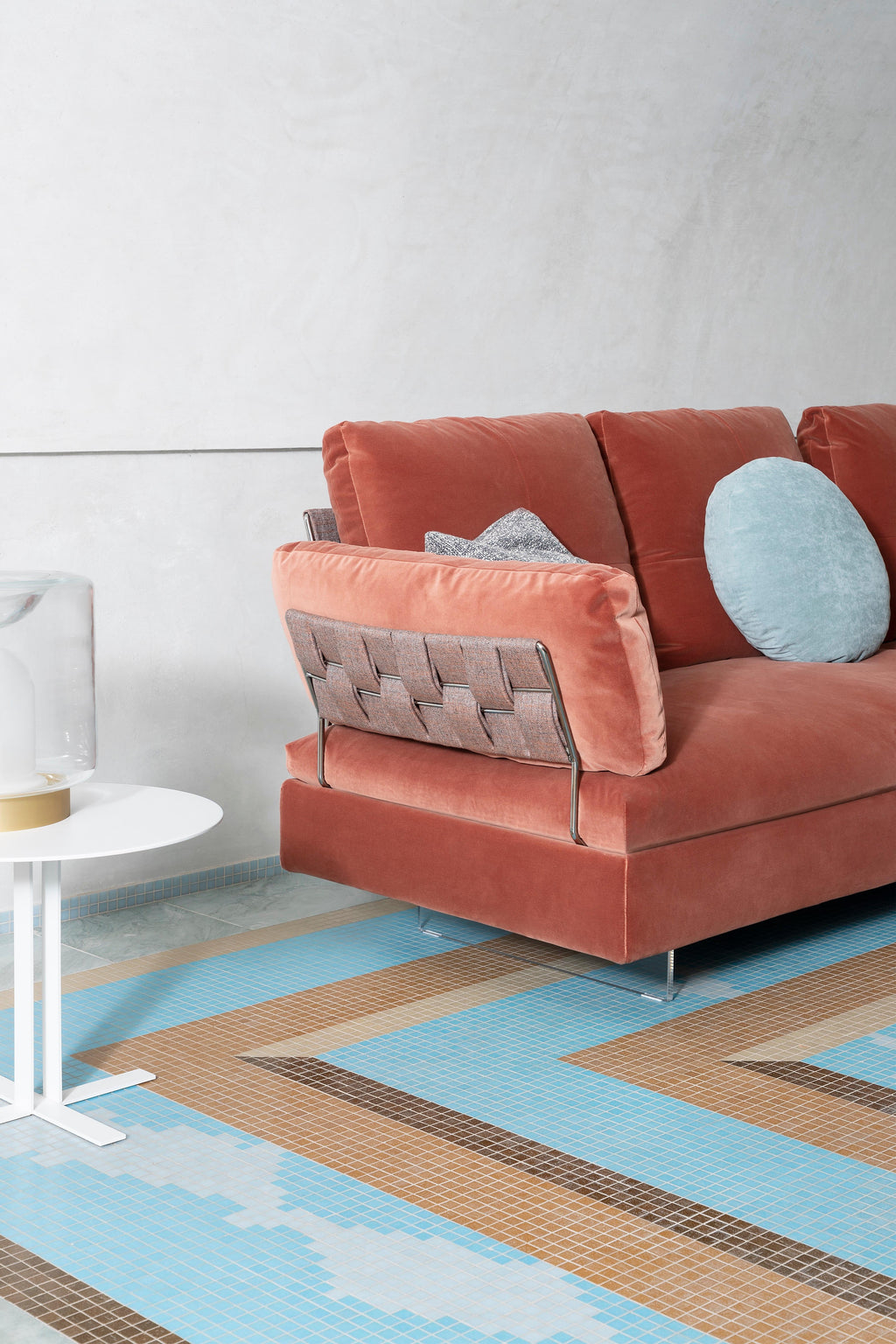 https://a.1stdibscdn.com/limes-new-80-extra-large-sofa-in-upholstery-with-roll-armrest-by-sergio-bicego-for-sale-picture-5/22569652/f_265599321639655255854/Saba_LimesNew_2_3__master.jpg