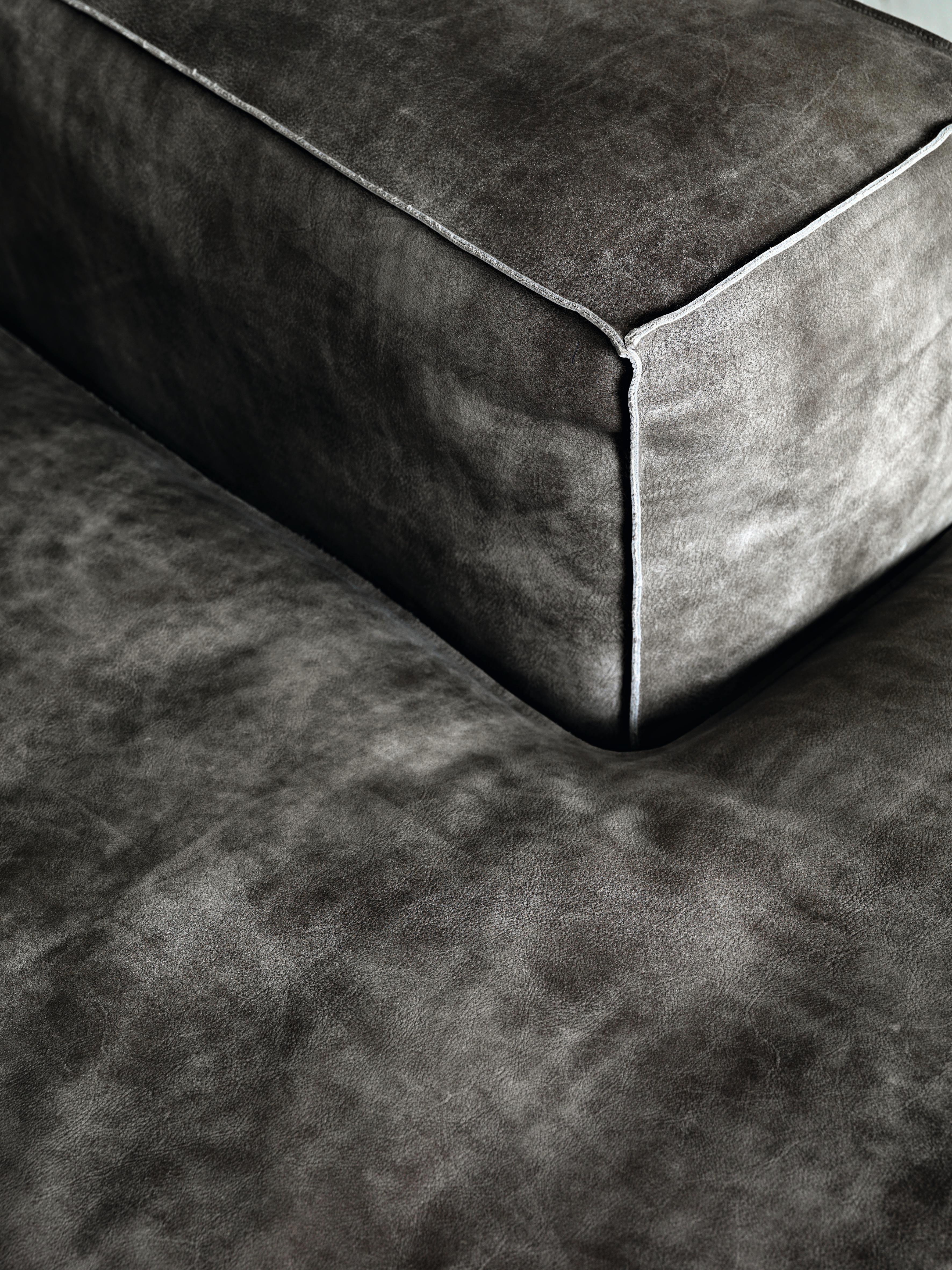 https://a.1stdibscdn.com/up-large-modular-sofa-in-kami-white-upholstery-by-giuseppe-vigano-for-sale-picture-4/22569652/f_265552021639634158169/Saba_Up_3_4__master.jpg