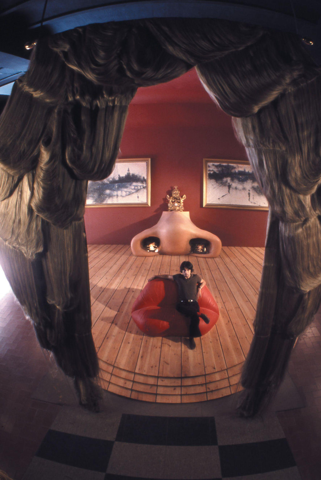 https://a.1stdibscdn.com/dalilips-sofa-by-salvador-dali-oscar-tusquets-for-sale-picture-8/f_12192/f_319619721672264359272/Sala_Mae_West02_Tsqts_908b7e058f_master.jpg