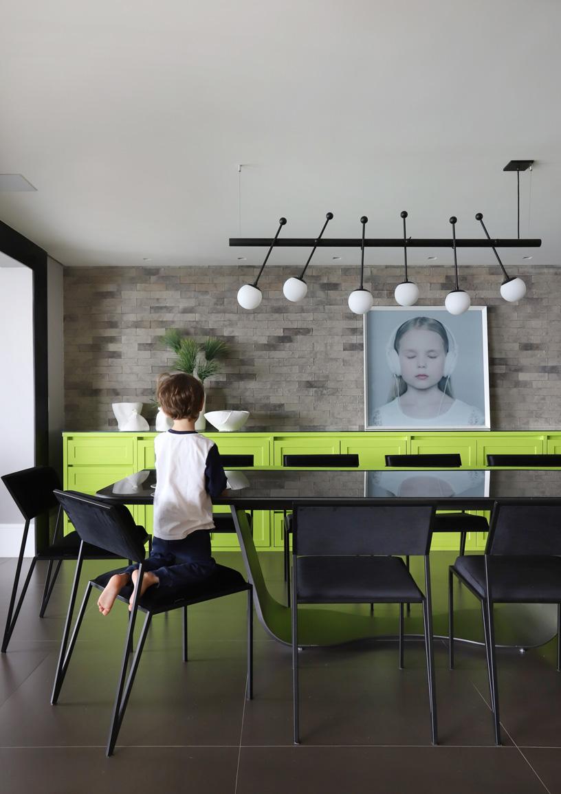 https://a.1stdibscdn.com/minimalist-chair-in-steel-brazilian-contemporary-style-black-by-tiago-curioni-for-sale-picture-10/f_31871/f_103124831648123413253/Sala_de_Jantar_3_master.jpg