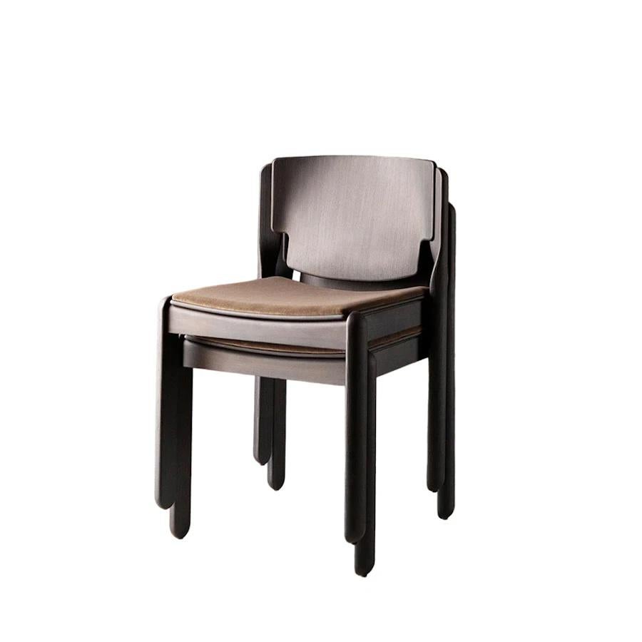 https://a.1stdibscdn.com/customizable-tacchini-paola-chair-by-vico-magistretti-for-sale-picture-4/f_44652/f_400708521717699161624/Salone_Paola_Chair_7_2024_05_03_114654_lnla_jpg_master.jpeg