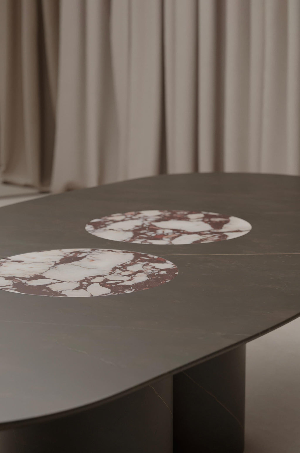 https://a.1stdibscdn.com/salvante-d1-dining-table-by-piotr-dabrowa-for-sale-picture-3/f_12192/f_335687521680190262678/Salvante_D1_detail_photo_shot_master.jpg